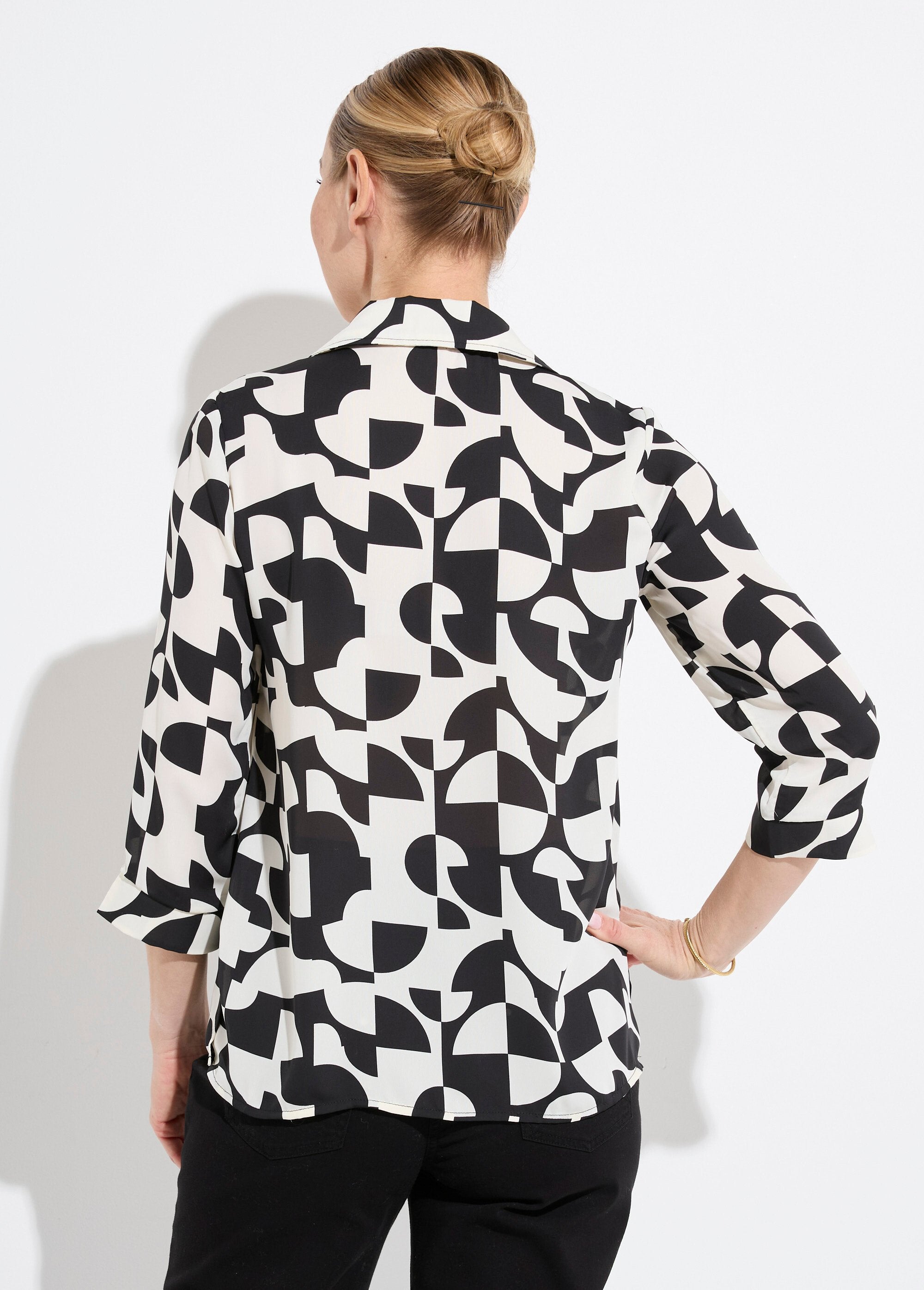 Blusa_de_manga_3/4_com_botões_e_estampa_gráfica_Noir_et_ecru_DO1_slim
