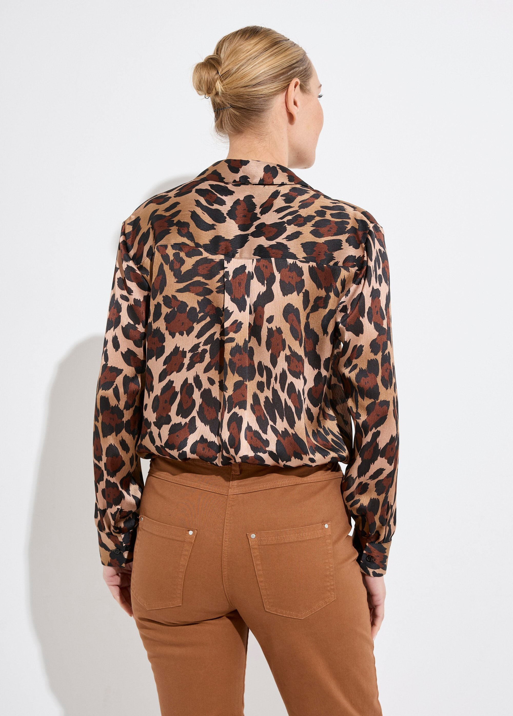 Blusa_de_cetim_com_botões_e_manga_comprida_Imprime_marron_DO1_slim