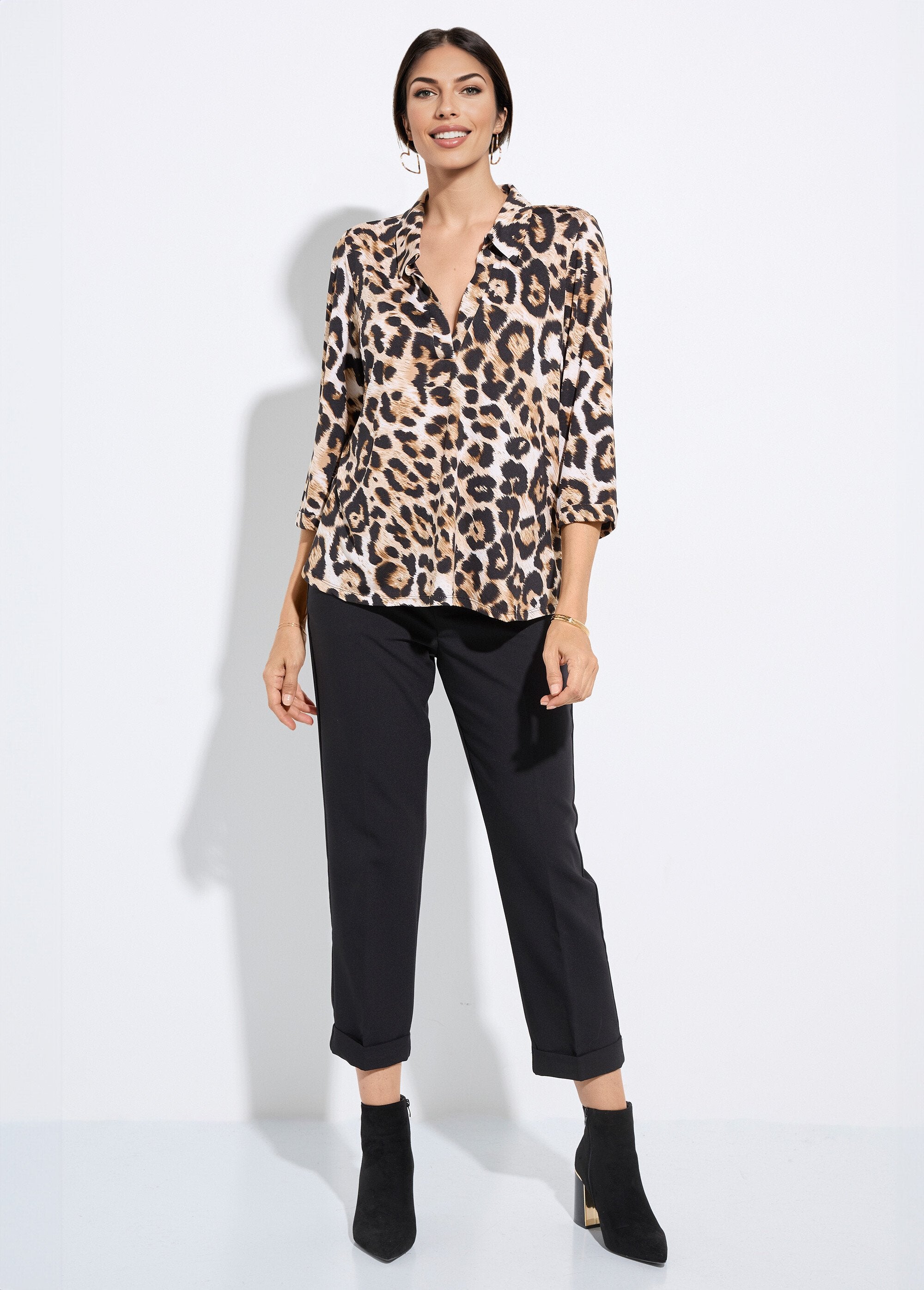 Blusa_fluida_de_leopardo_com_gola_à_medida_Leopard_SF1_slim