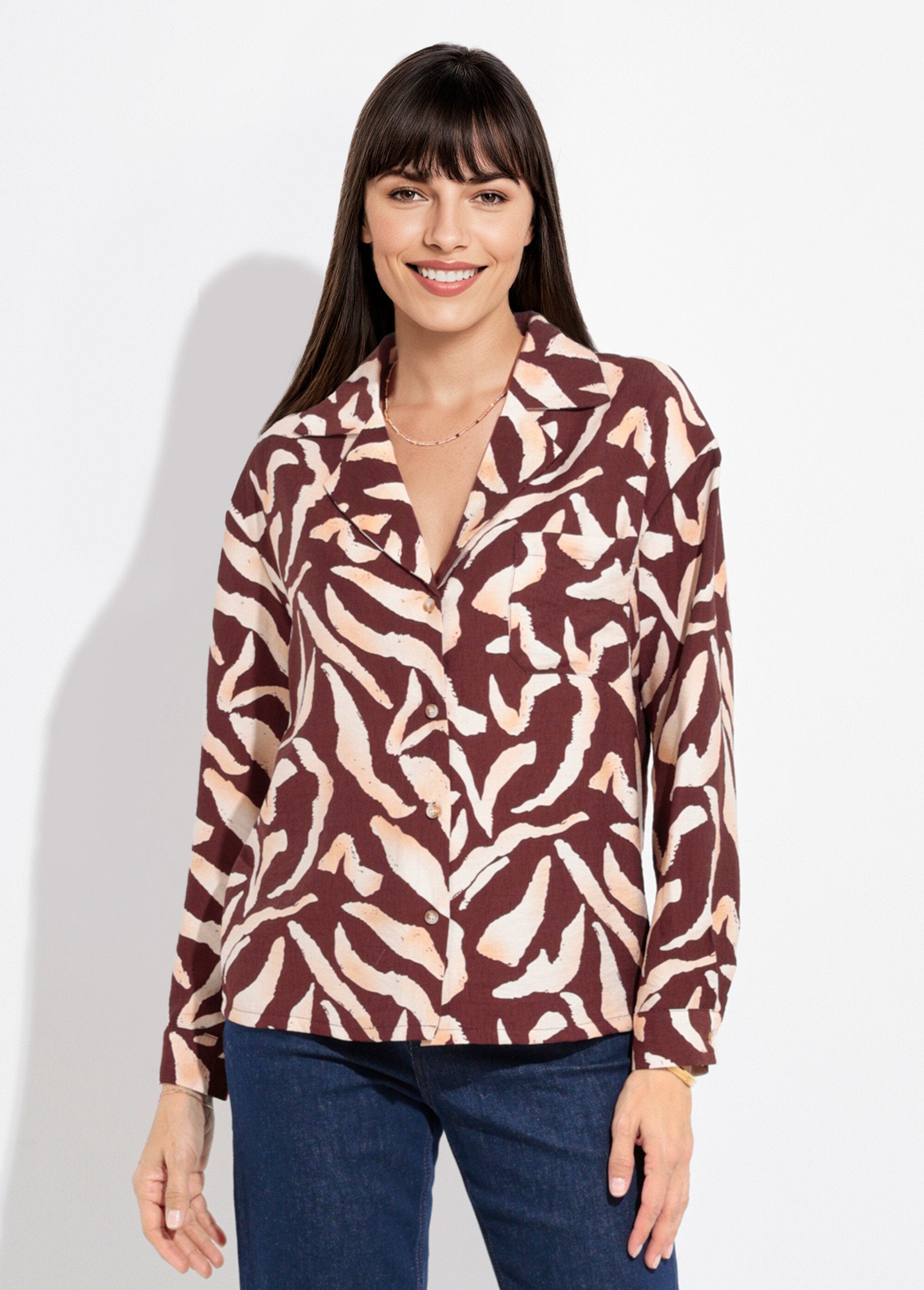 Blusa_com_estampa_gráfica_e_gola_ajustada_Marron_et_ecru_FA1_slim