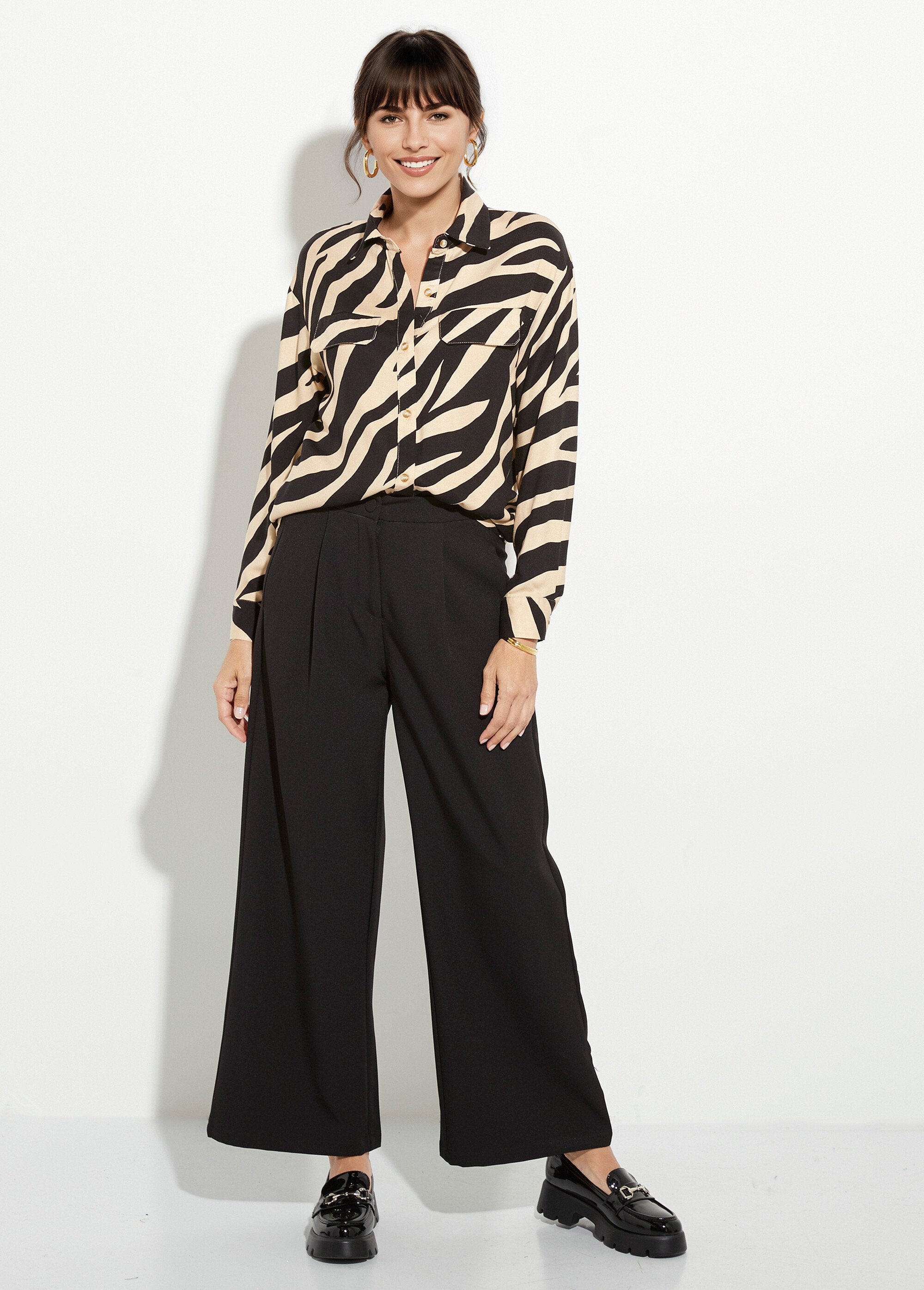 Chemisier_motif_zébré_poches_à_rabats_Noir_et_beige_SF1_slim