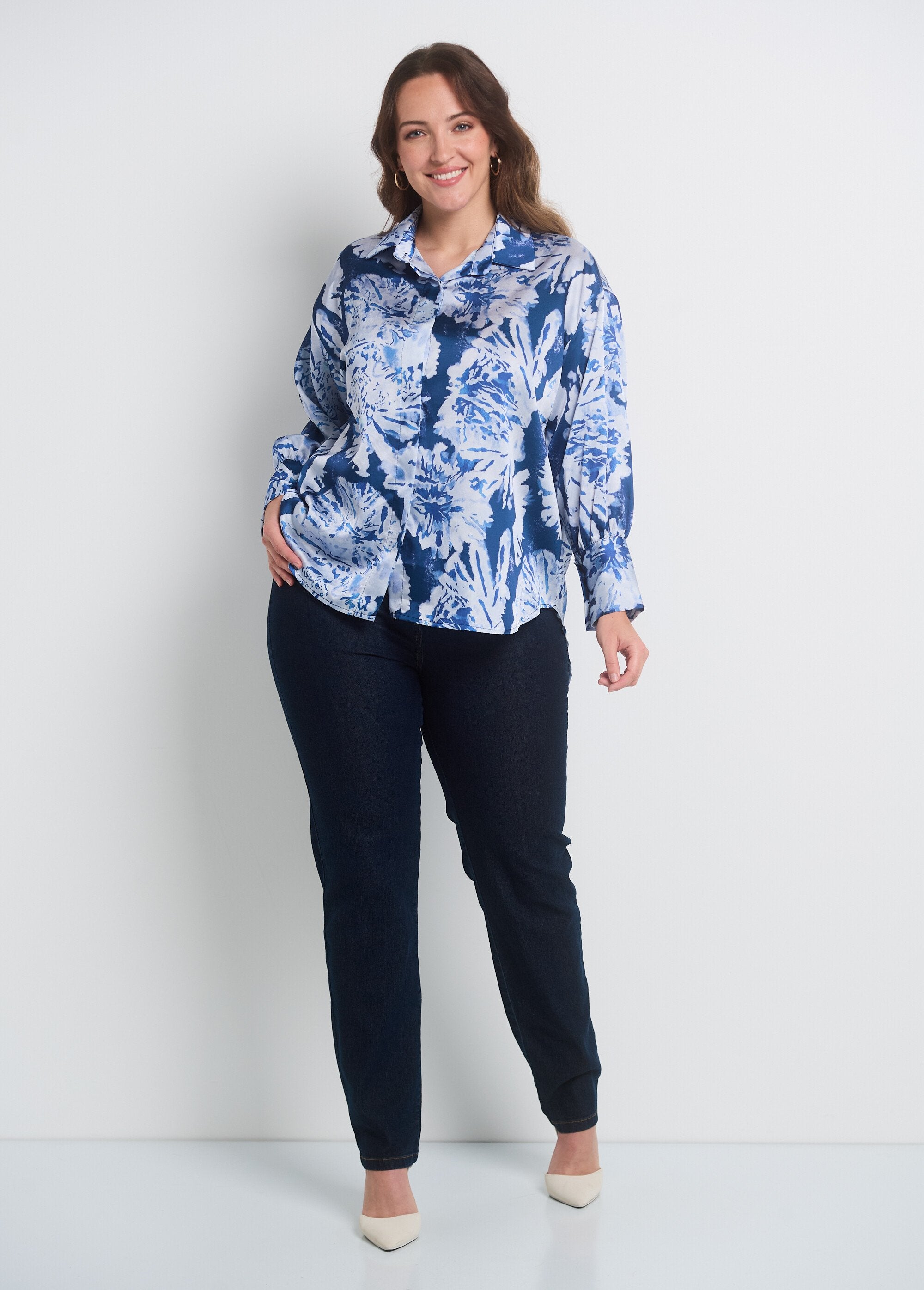 Blusa_de_cetim_aquarela_com_mangas_compridas_Bleu_SF1_curvy