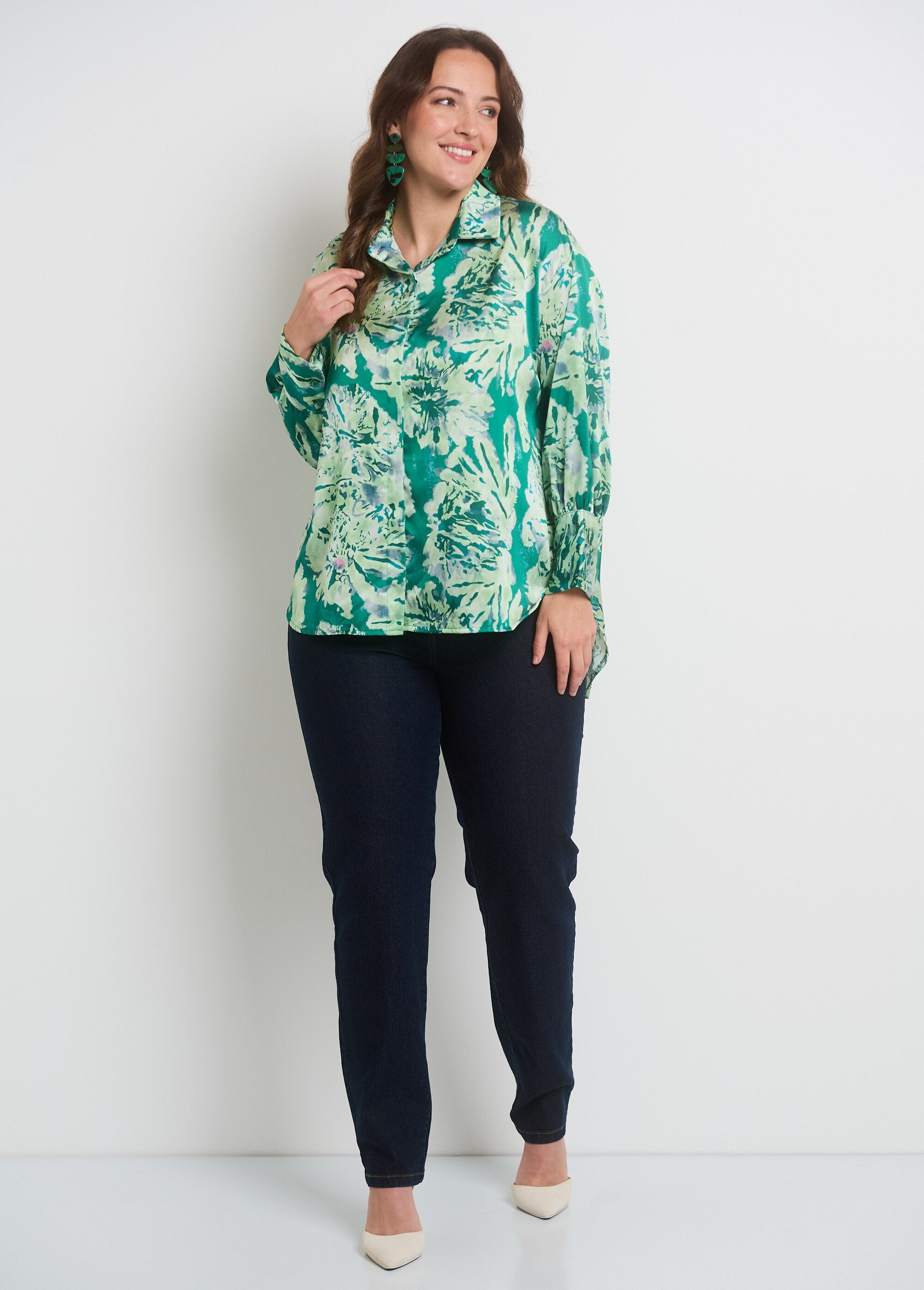 Blusa_de_cetim_aquarela_com_mangas_compridas_Vert_SF1_curvy