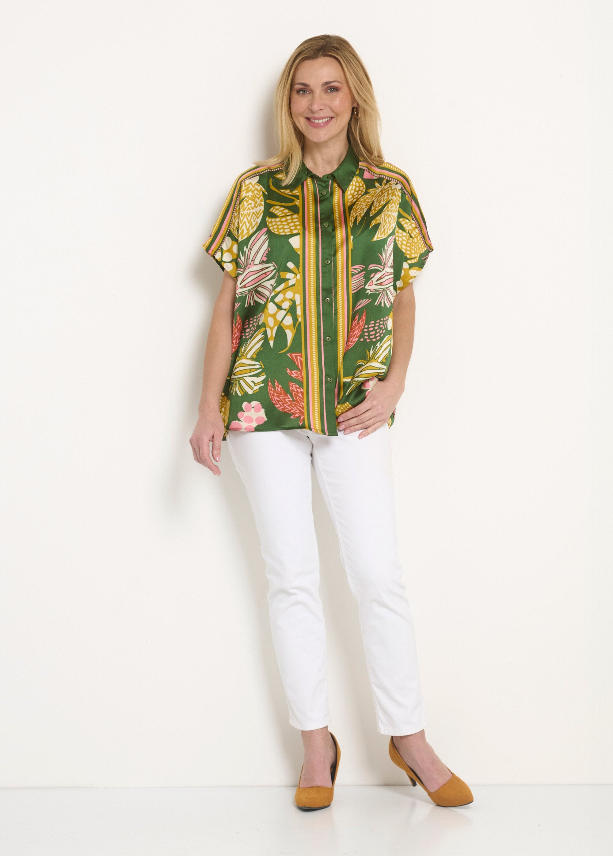 Blusa_de_cetim_estampada_com_mangas_quimono_Vert_imprime_SF1_slim