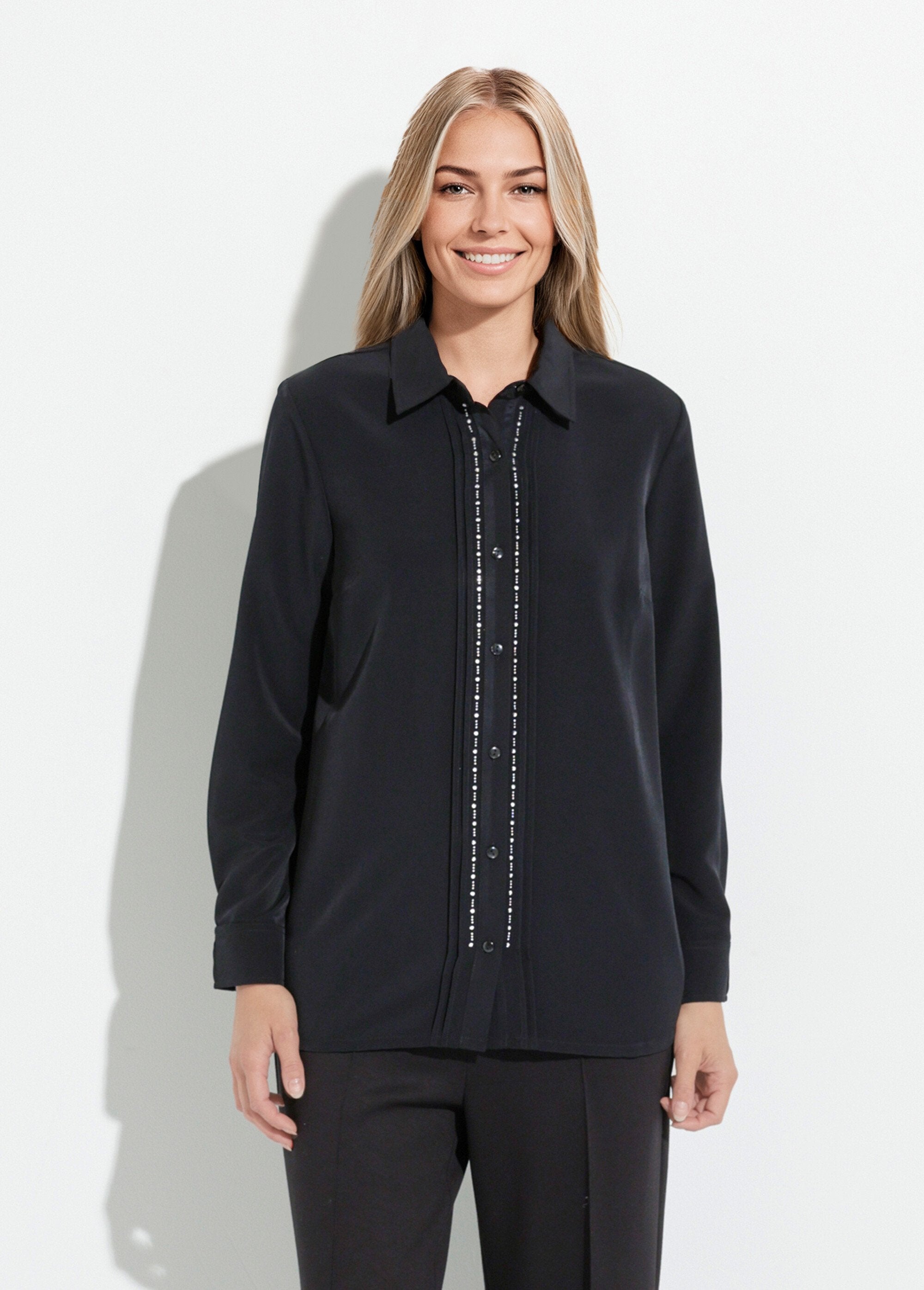 Blusa_longa_com_botões,_strass_e_gola_estilo_camisa_Noir_FA1_slim