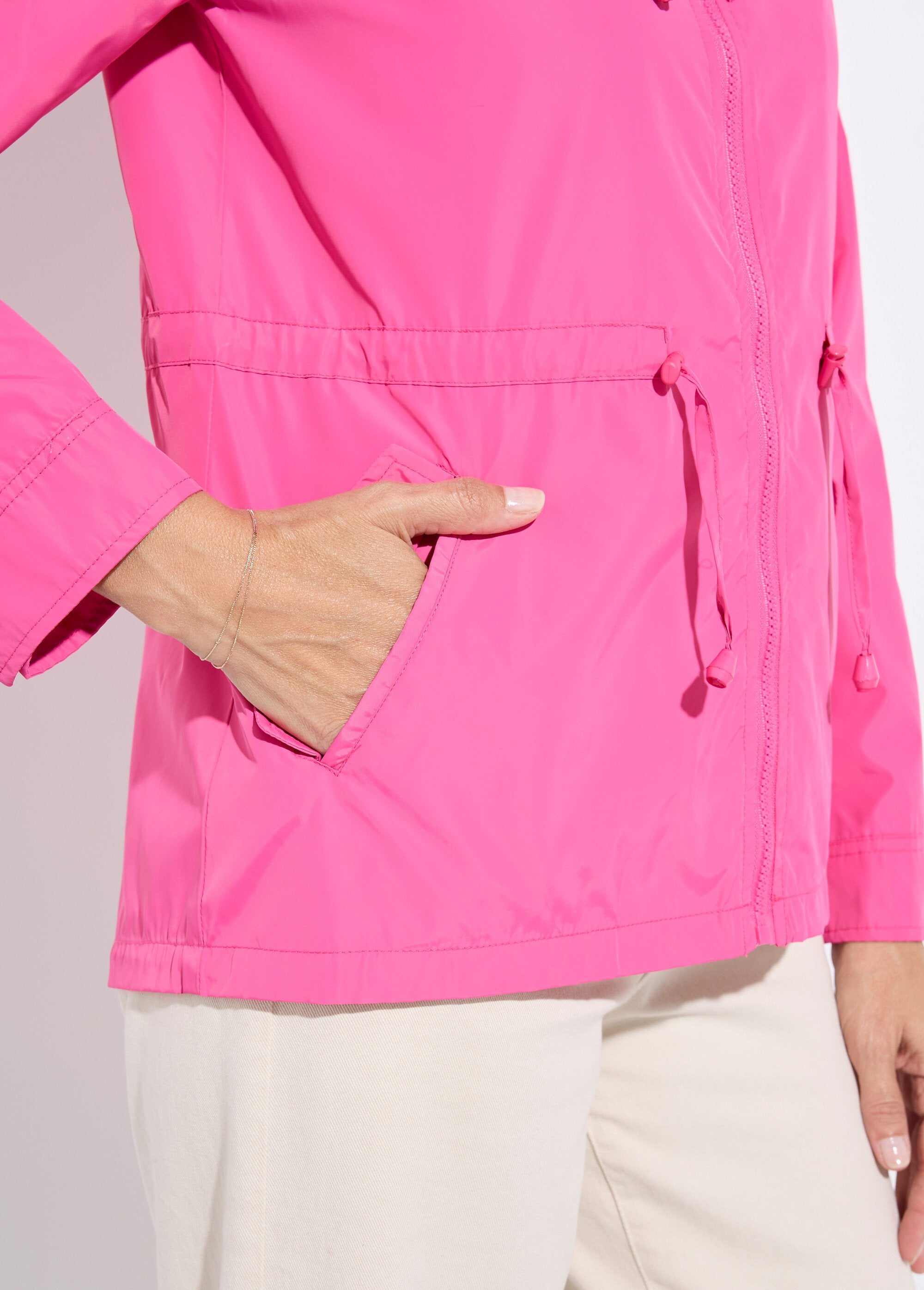 Coupe-vent_capuche_et_taille_resserrée_Fuchsia_DE2_slim