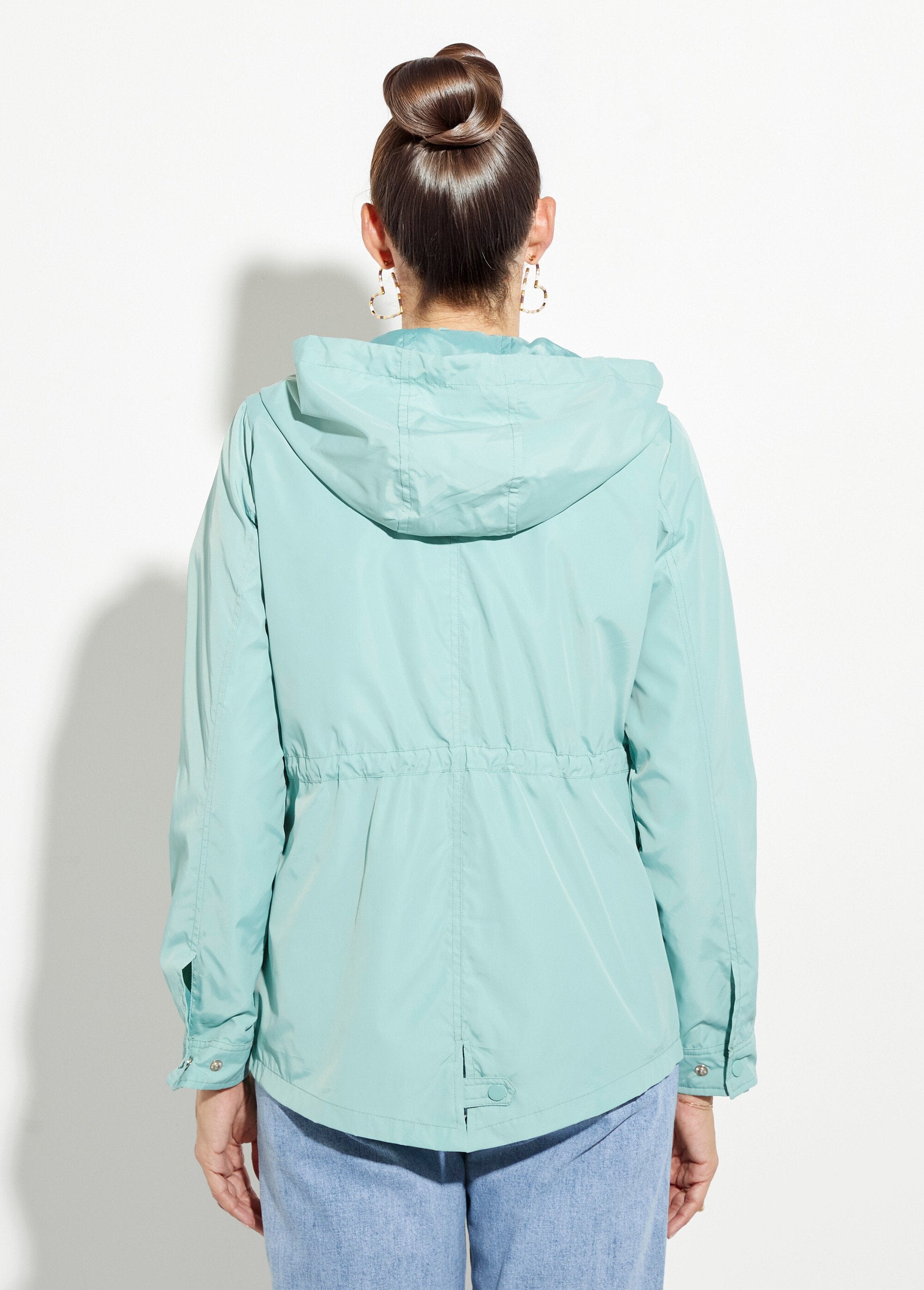 Coupe-vent_capuche_et_taille_resserrée_Vert_d_eau_DO1_slim