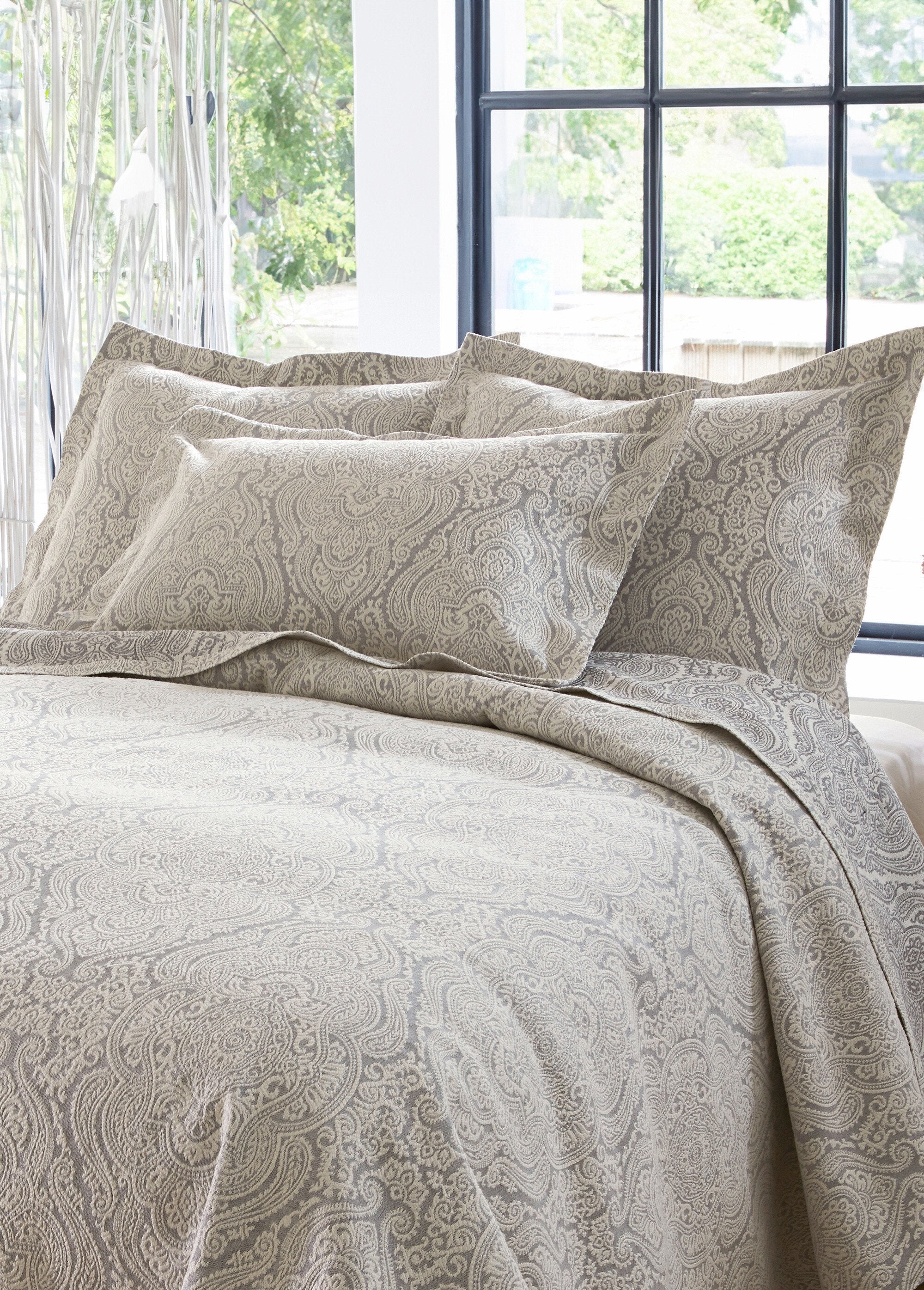 Colcha_jacquard_com_padrão_arabesco_Gris_DE1_slim