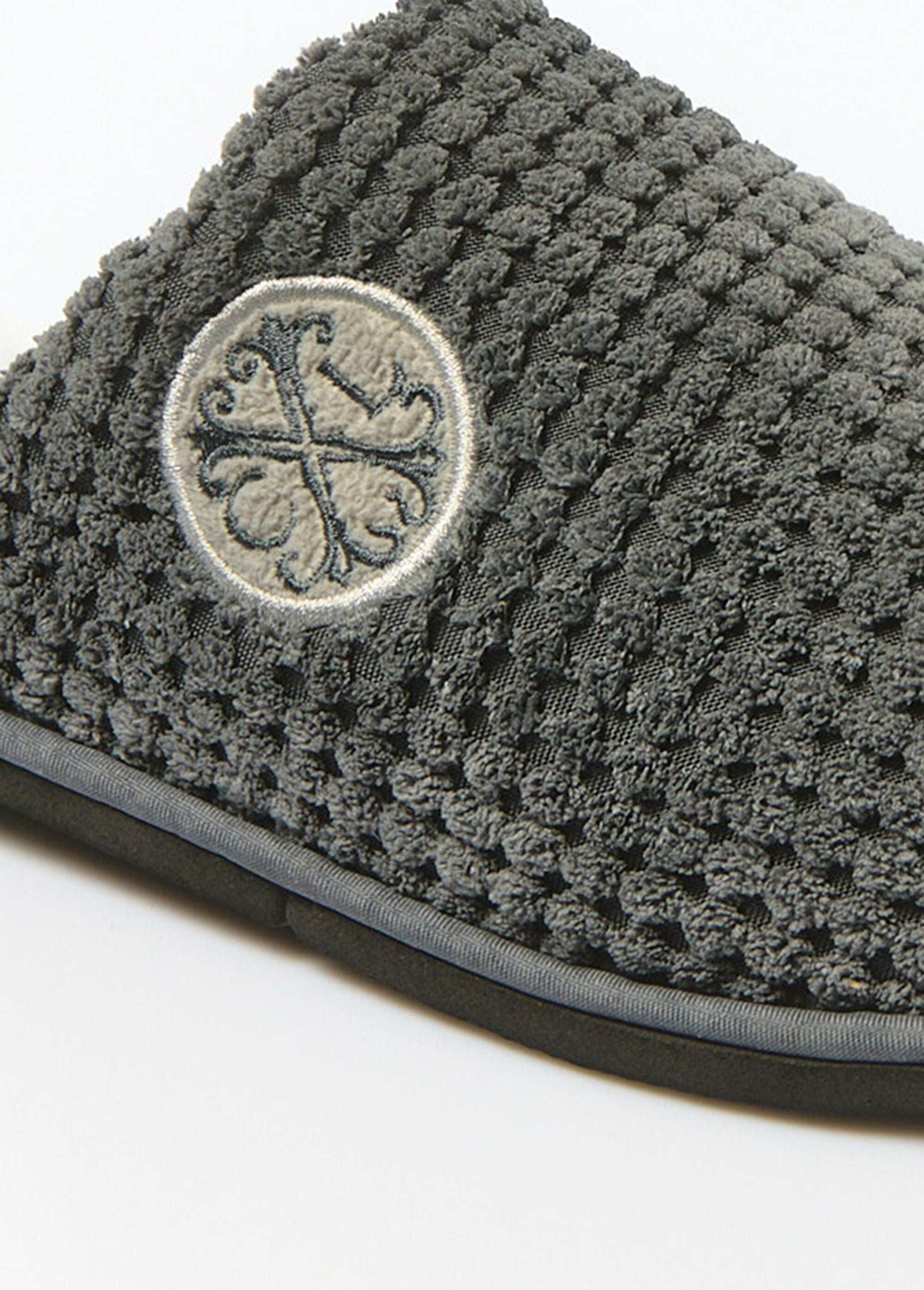 Pantufas_mule_texturizadas_Gris_DE1_slim