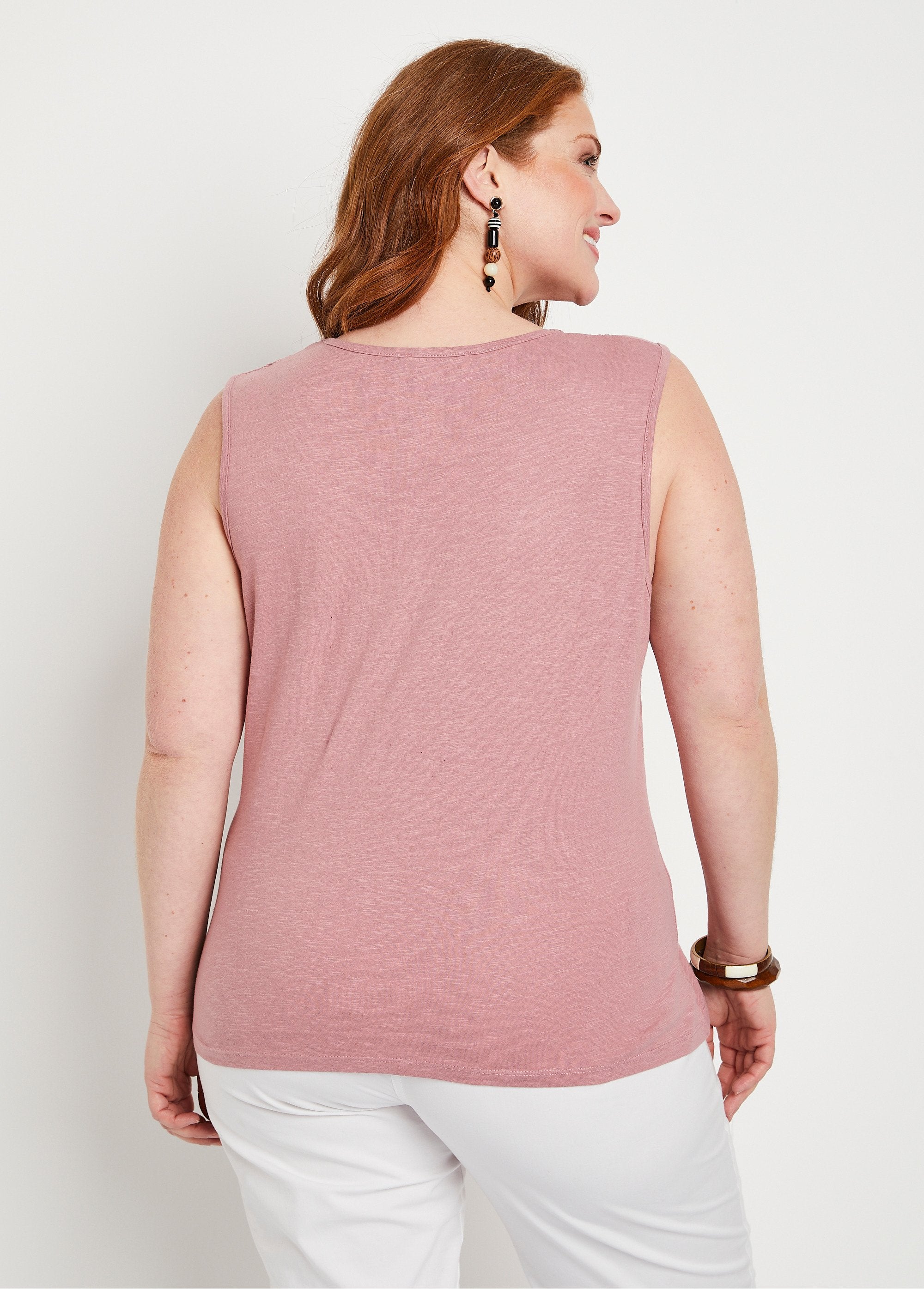 T-shirt_de_algodão_e_macramé_ROSA_DO1_curvy