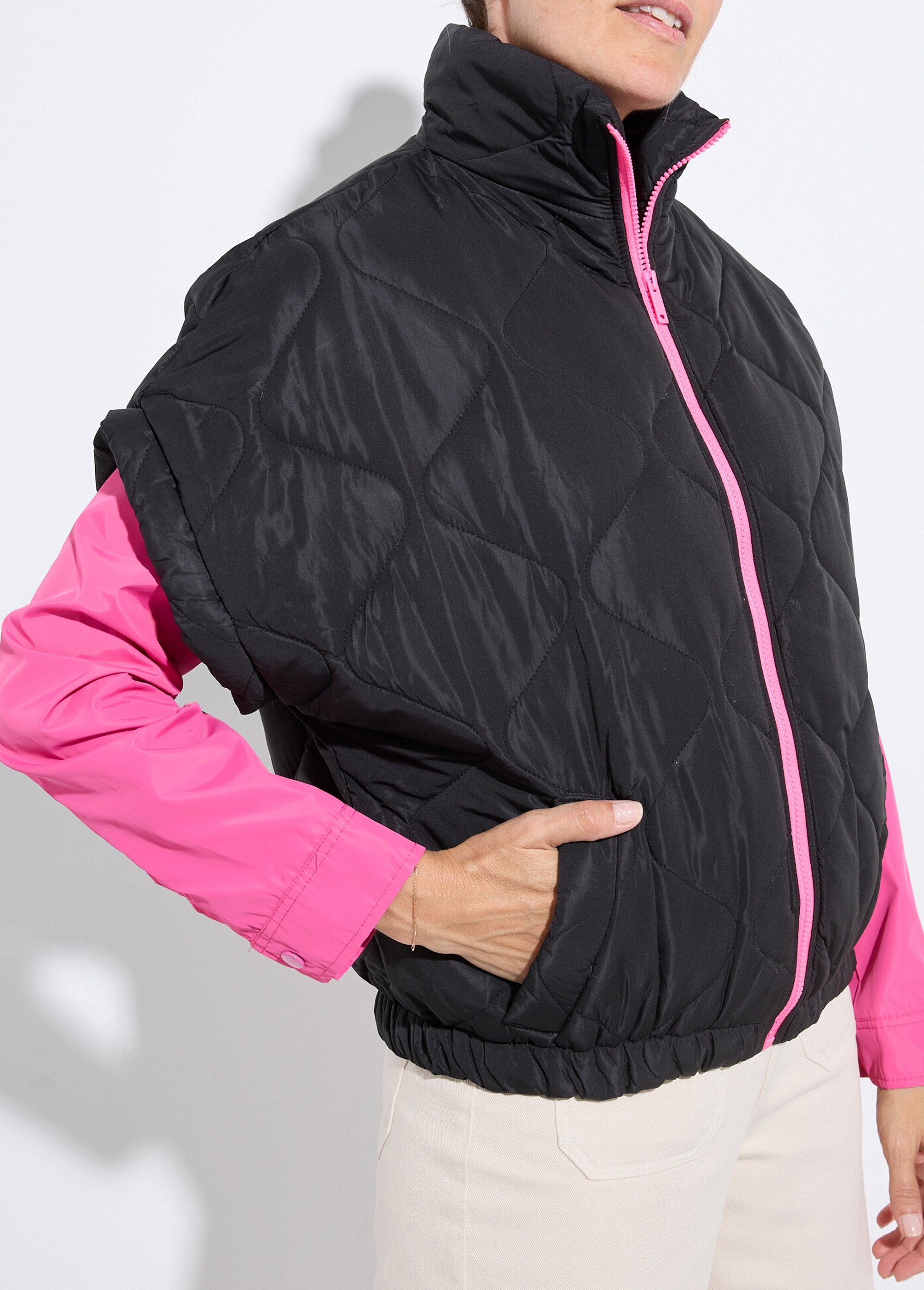 Doudoune_sans_manches_mate,_zip_fluo_Noir_DE1_slim
