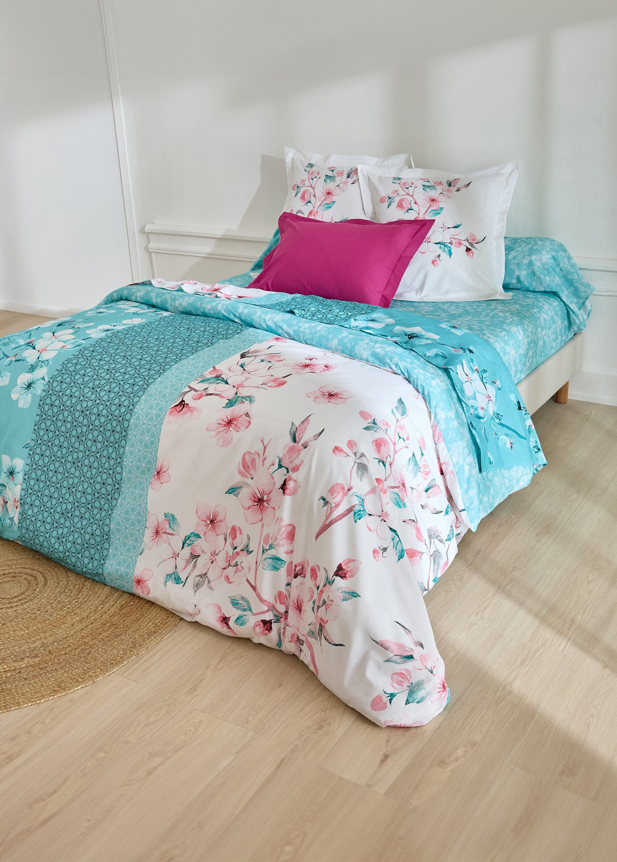 Lençol_de_algodão_liso_com_estampa_floral_e_listra_colorida_Imprime_FA1_slim