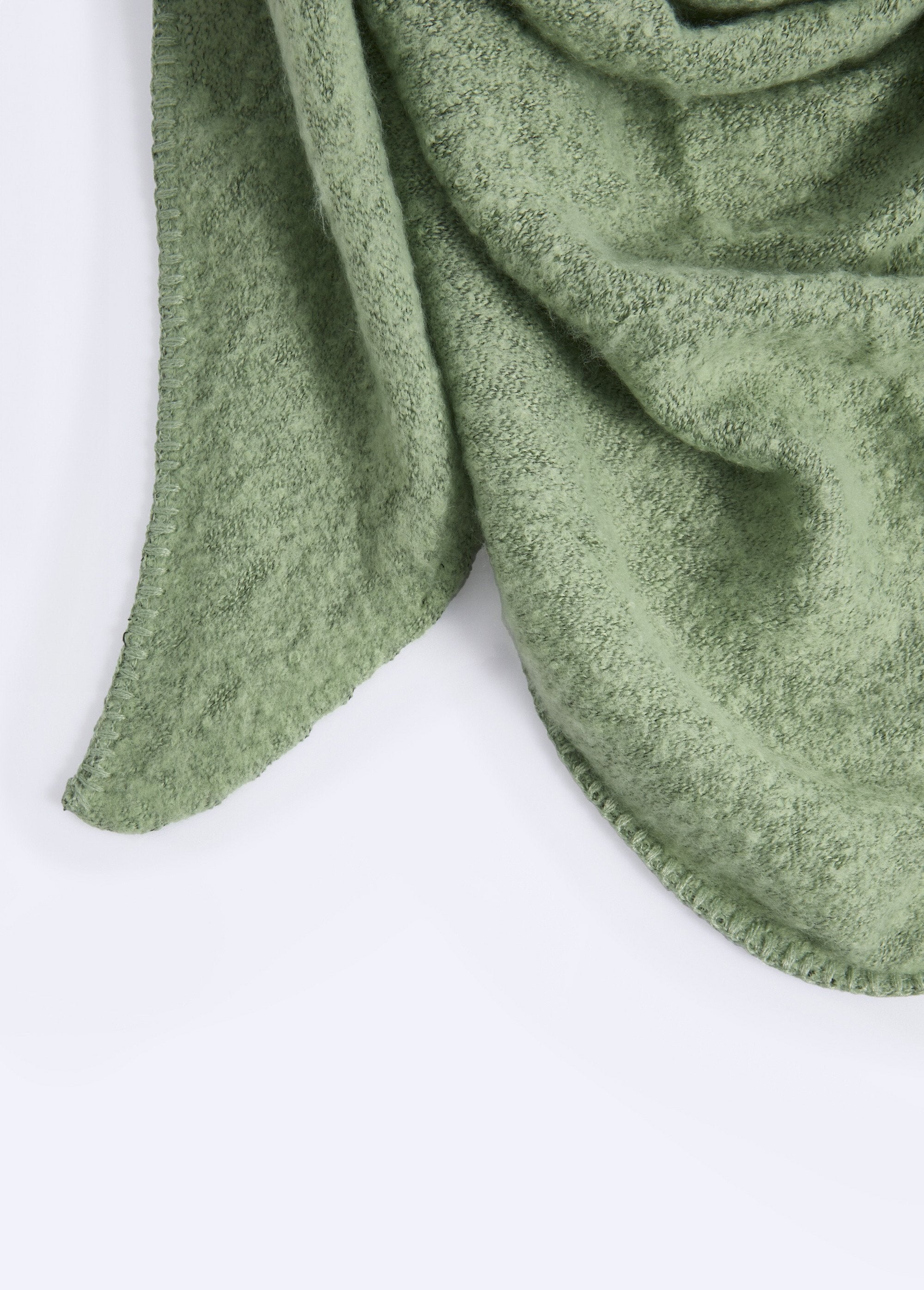 Echarpe_triangle_maille_douce_et_chaude_Vert_DE1_slim