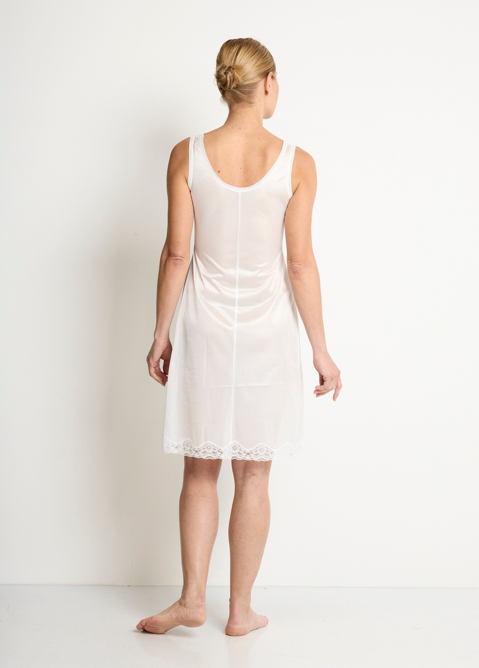 Fond_de_robe_dentelle_de_Calais_antistatique_Blanc_DO1_slim