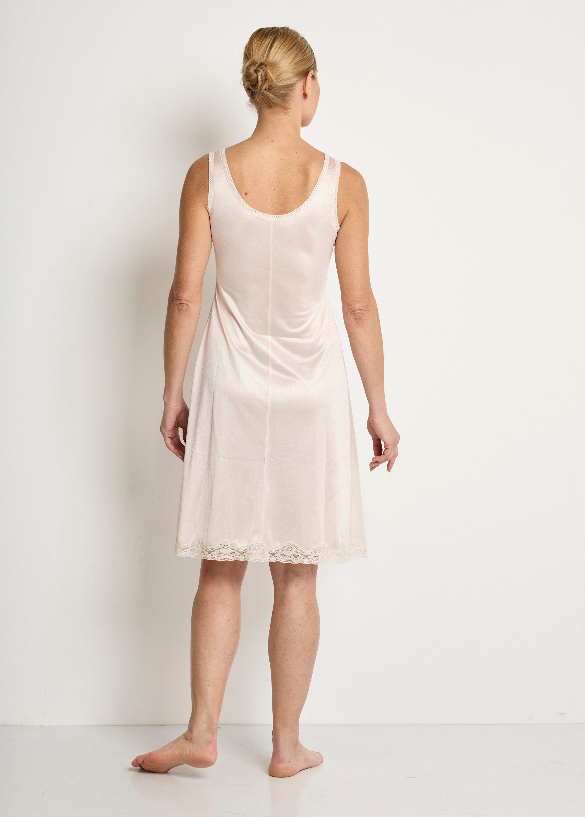 Fond_de_robe_dentelle_de_Calais_antistatique_Rose_DO1_slim