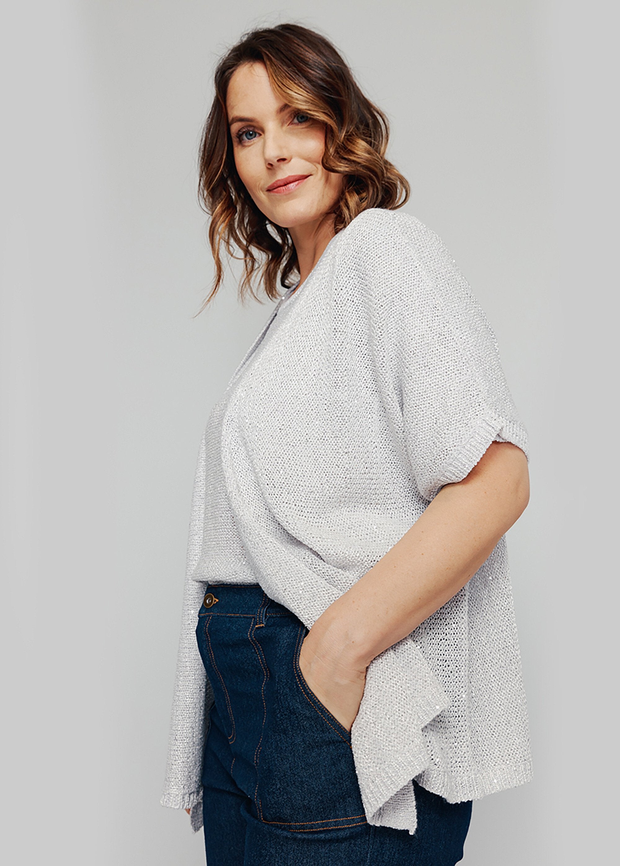 Casaco_bolero_em_malha_brilhante_Argent_DR1_curvy