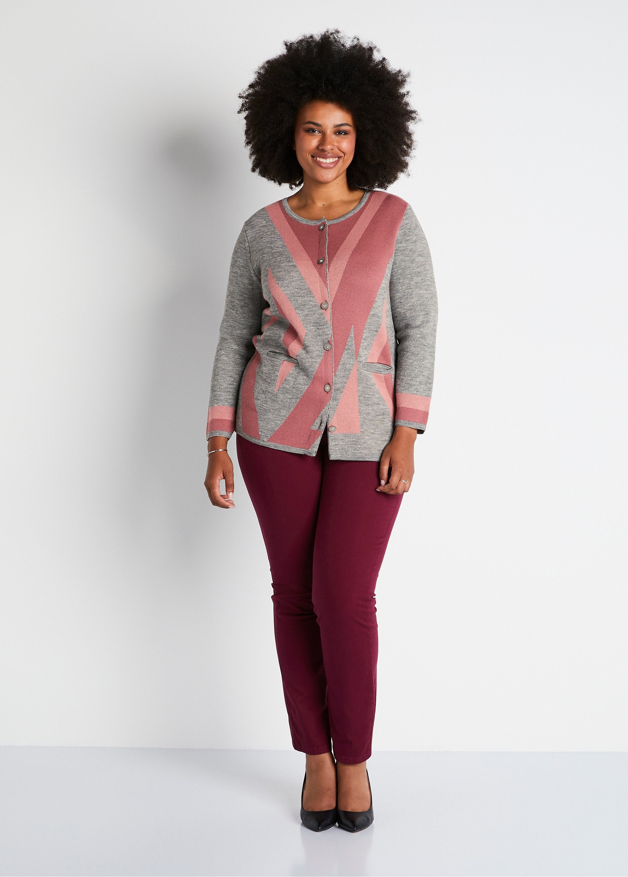 Cardigan_de_lã_com_botões_e_jacquard_de_comprimento_médio_Cinza_e_rosa_SF1_curvy