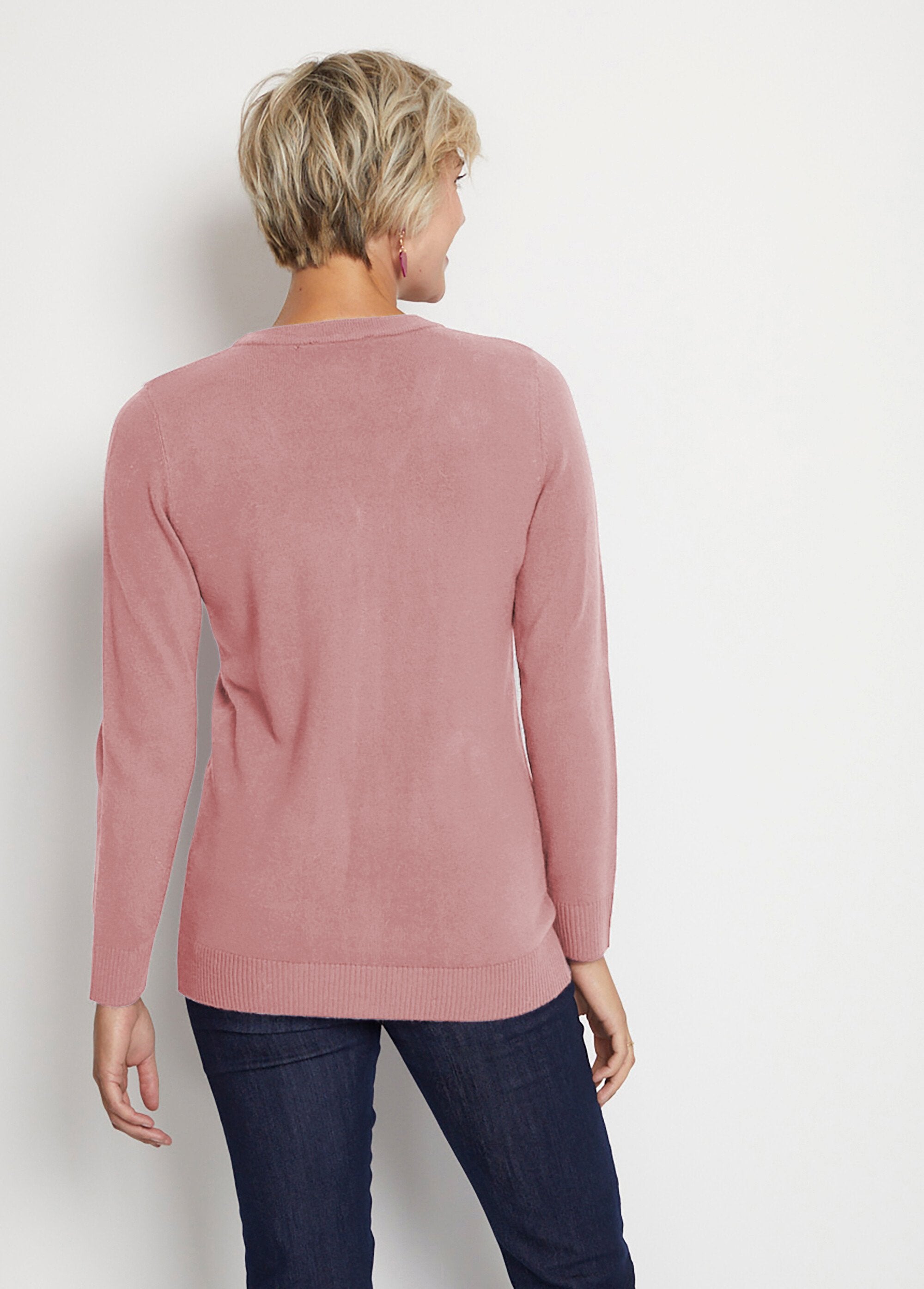 Cardigan_de_malha_macia_com_botões_e_comprimento_médio_ROSA_DO1_slim