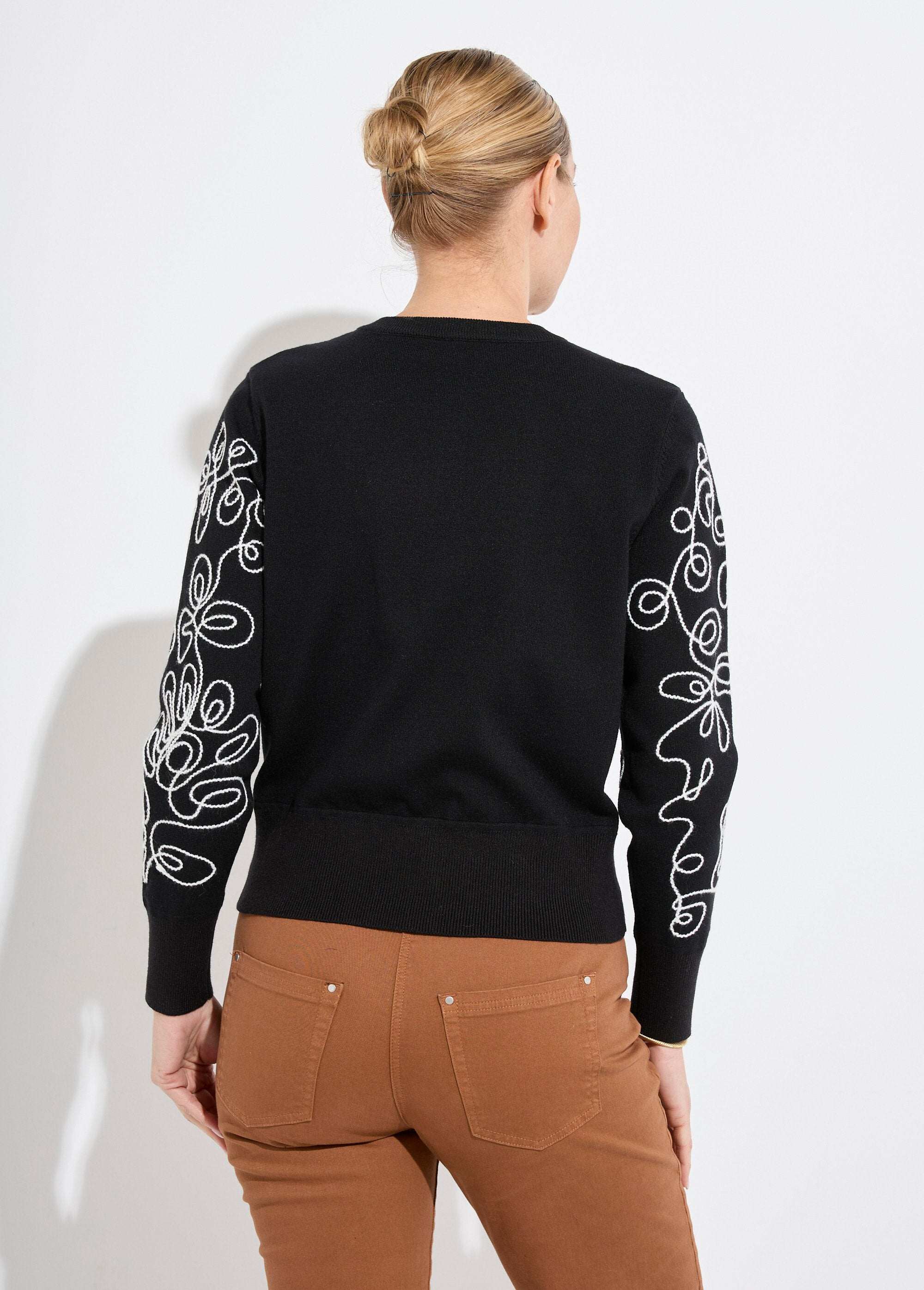 Colete_cardigan_curto_bordado_com_botões_Noir_et_ecru_DO1_slim