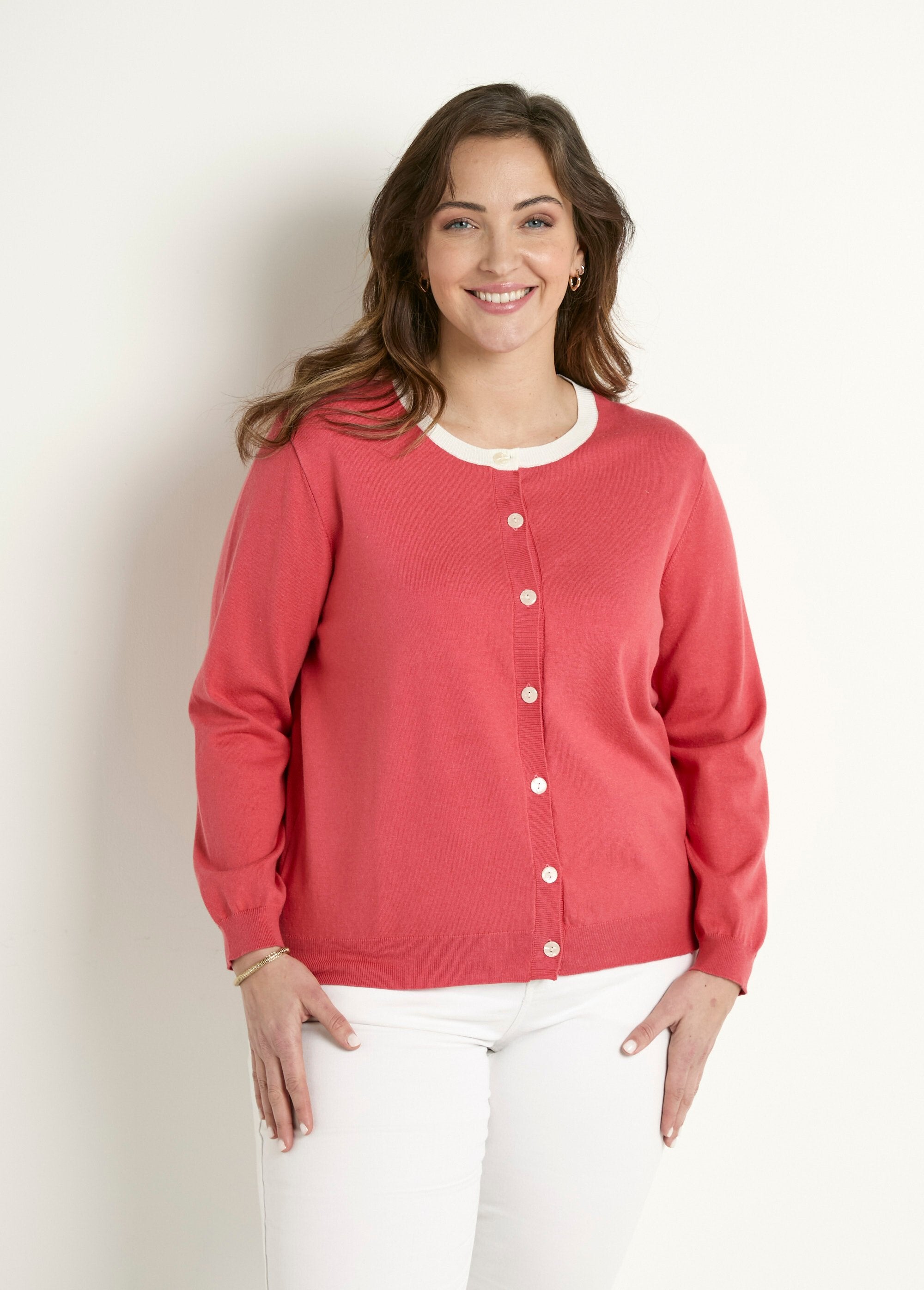 Gilet_cardigan_doux_col_rond_boutonné_Coquelicot_FA1_curvy