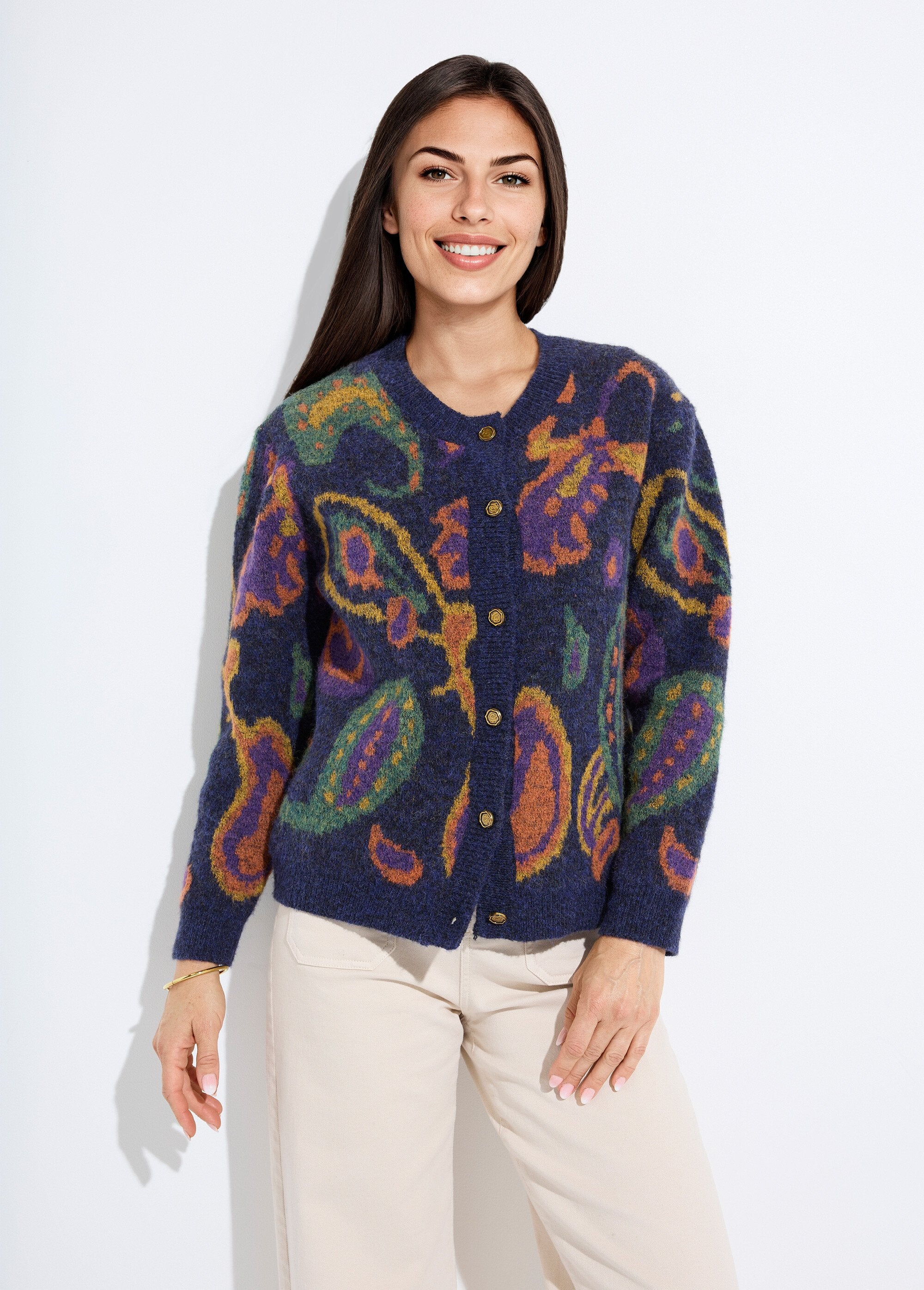 Cardigan_curto_quente_de_jacquard_com_botões_e_lã_Fond_marine_FA1_slim