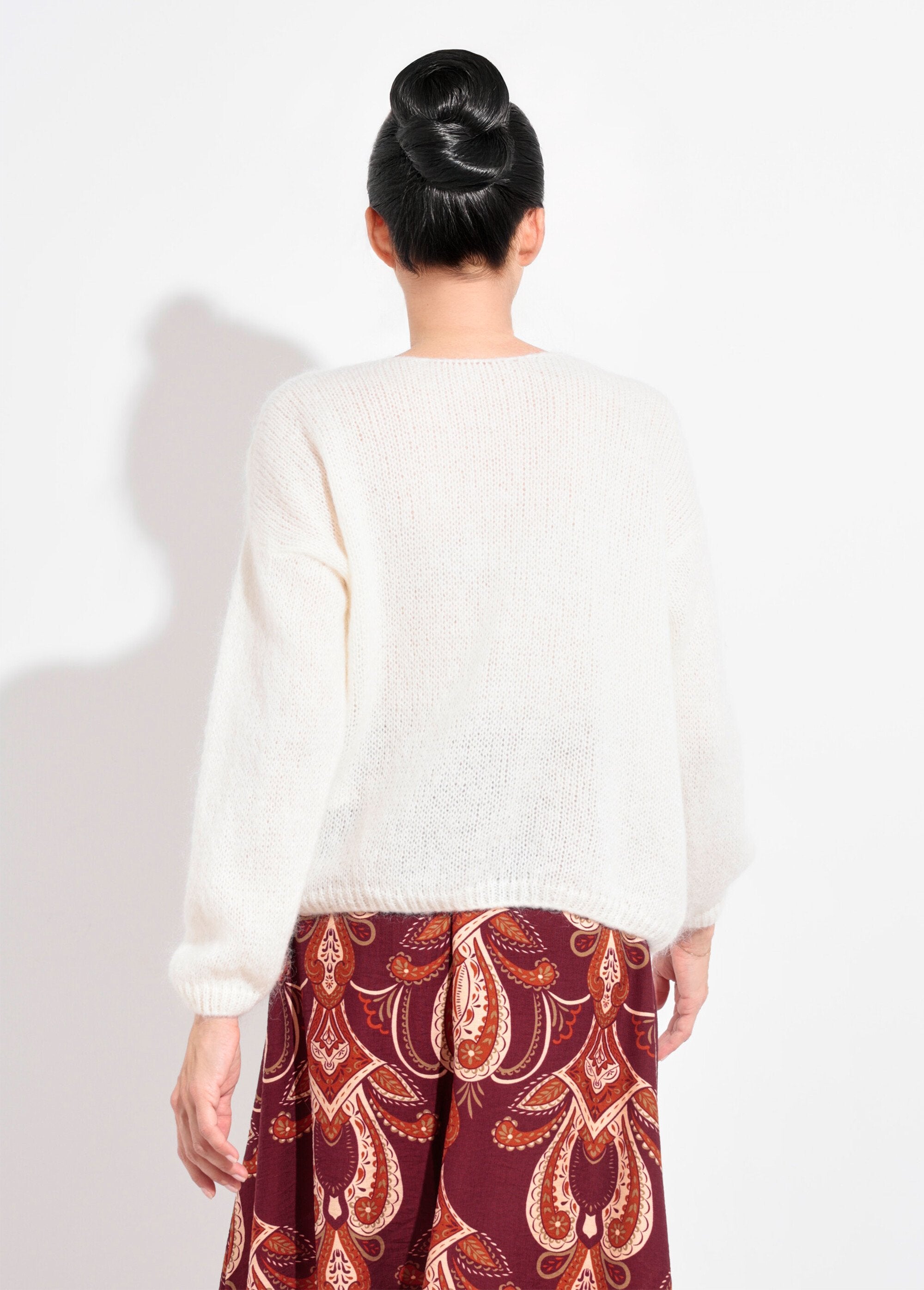 Cardigan_de_malha_mohair_quente_e_macio_com_decote_em_V_Ecru_DO1_slim