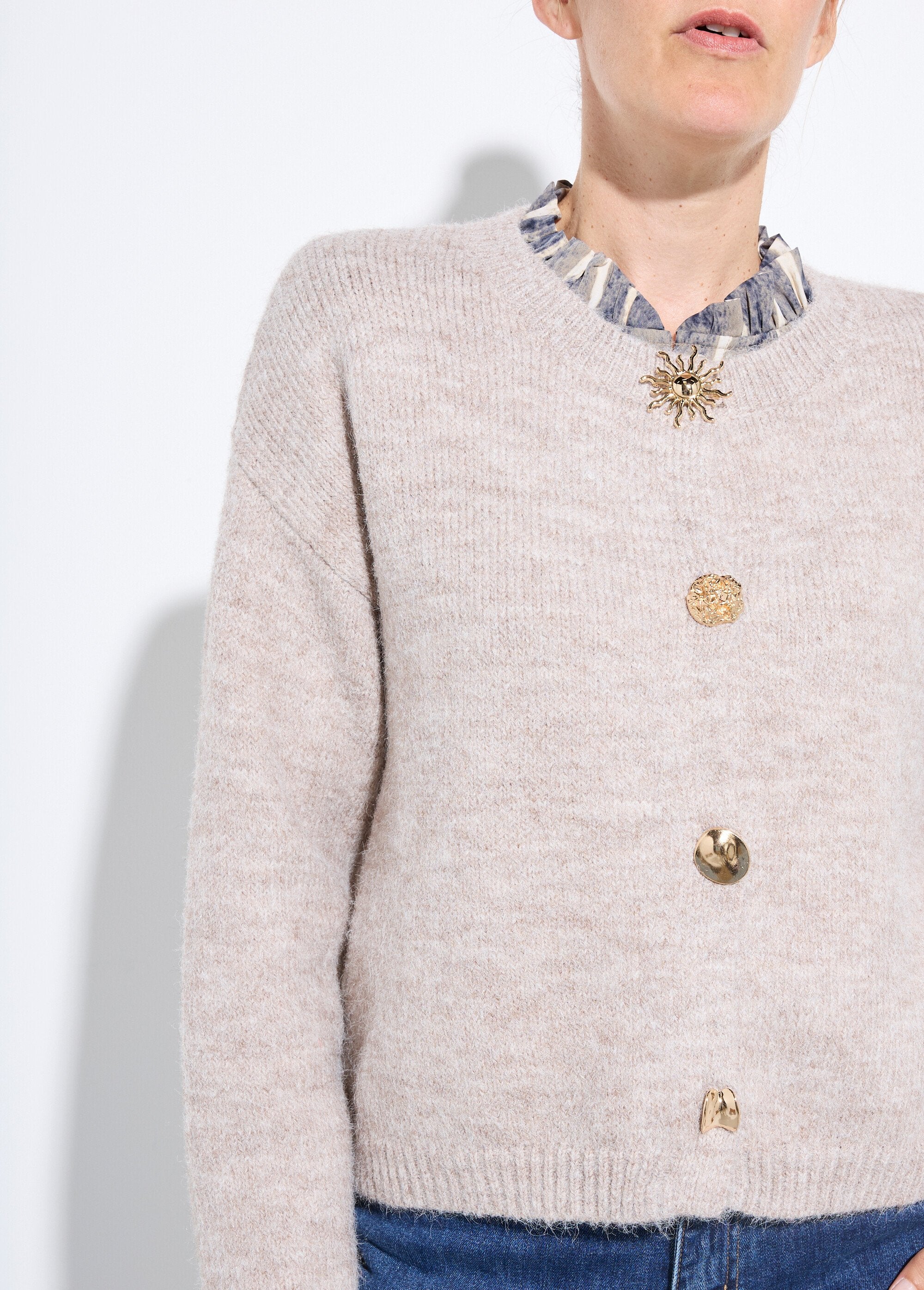 Gilet_col_rond_laine,_boutons_bijoux_métal_Beige_DE1_slim