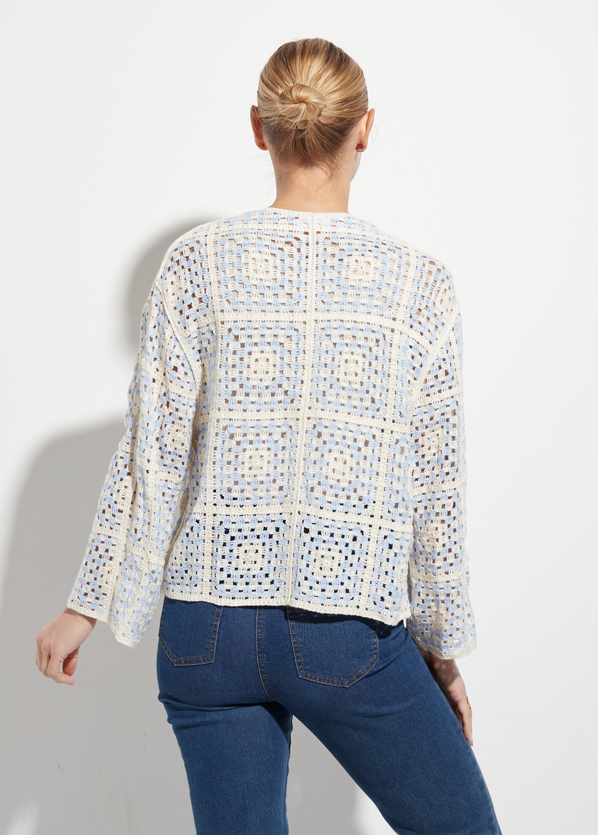 Cardigan_curto_de_crochê_de_ponta_a_ponta_Ecru_et_bleu_ciel_DO1_slim