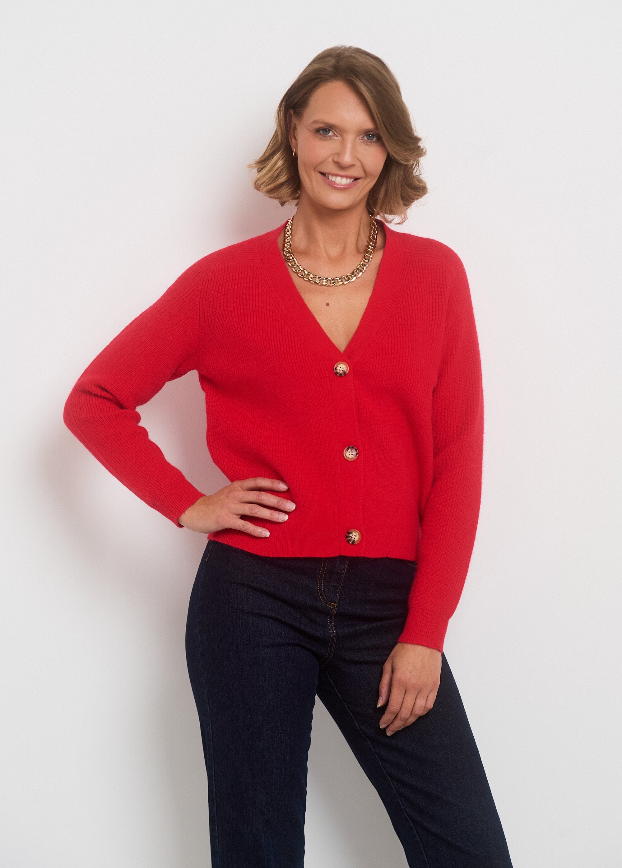 Cardigan_curto_com_decote_em_V_e_botões_contrastantes_Rouge_FA1_slim