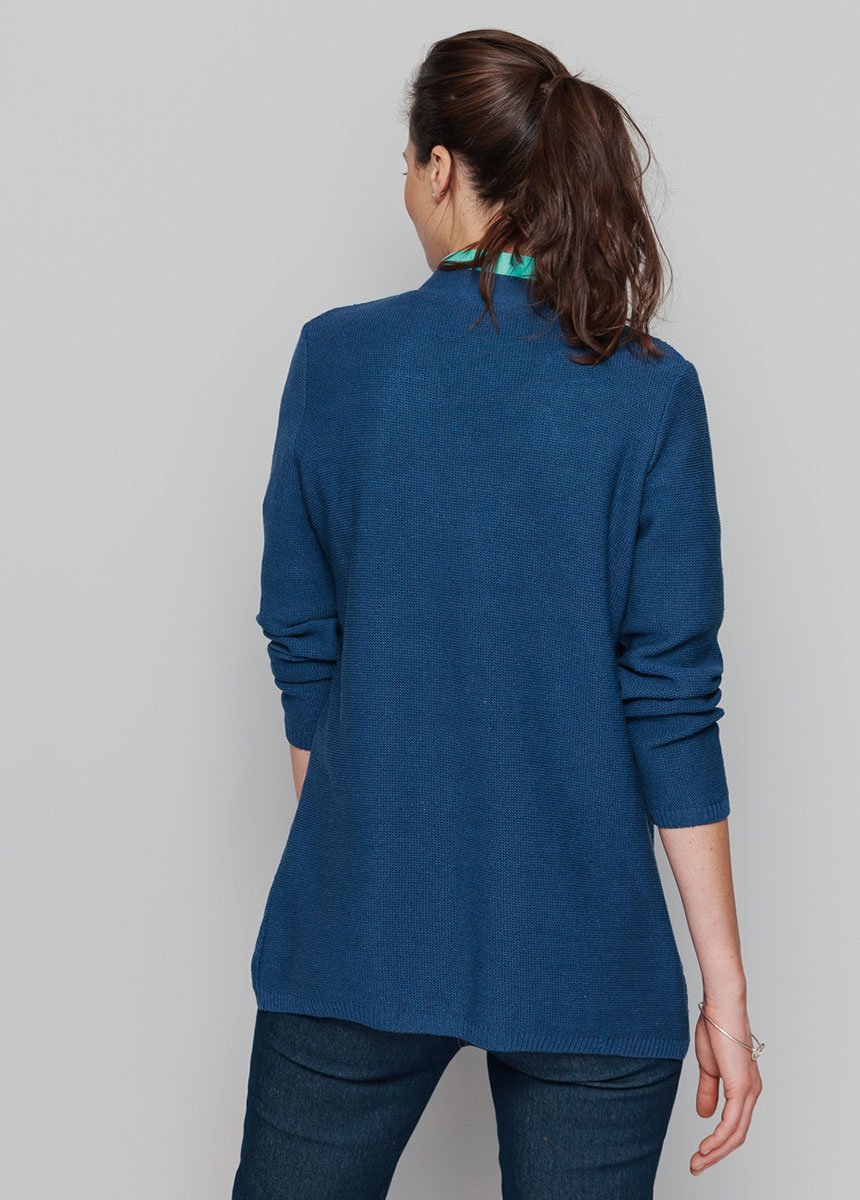 Cardigan_com_decote_em_V_e_padrões_vazados_Bleu_DO1_slim
