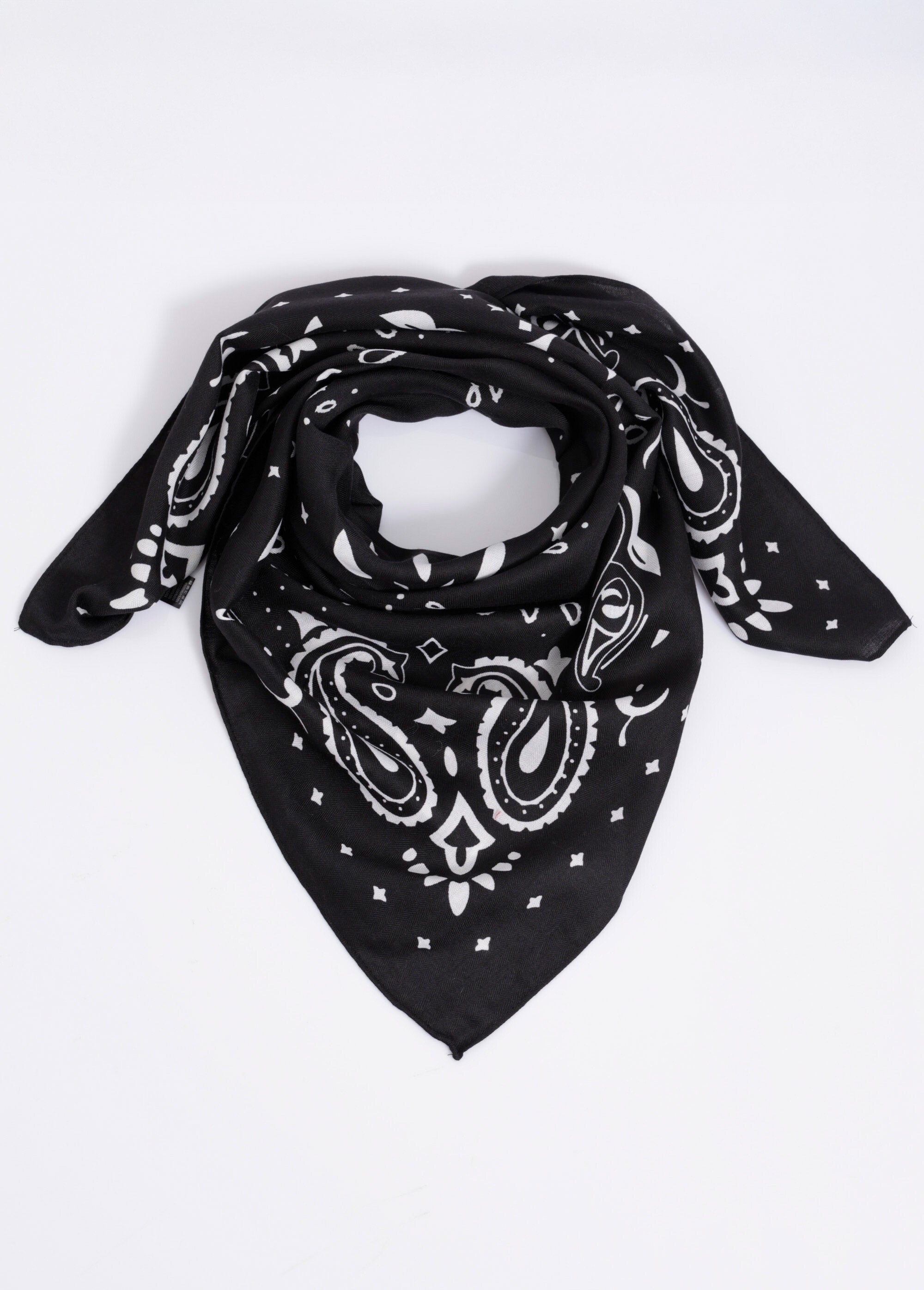 Lenço_quadrado_grande_tipo_bandana_Noir_FA1_slim
