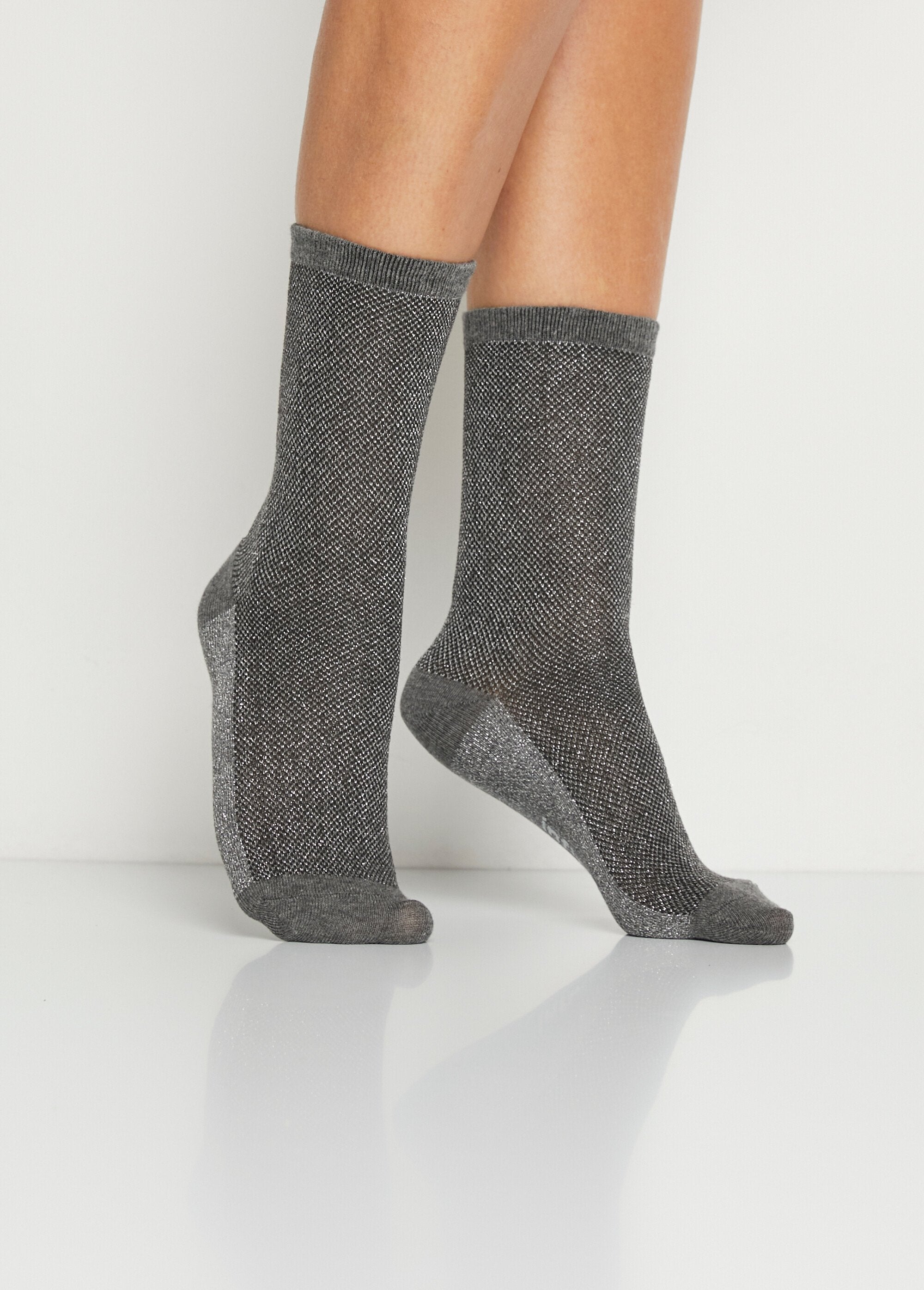 Meias_de_malha_de_lurex_sofisticadas_Gris_lot2_FA2_slim