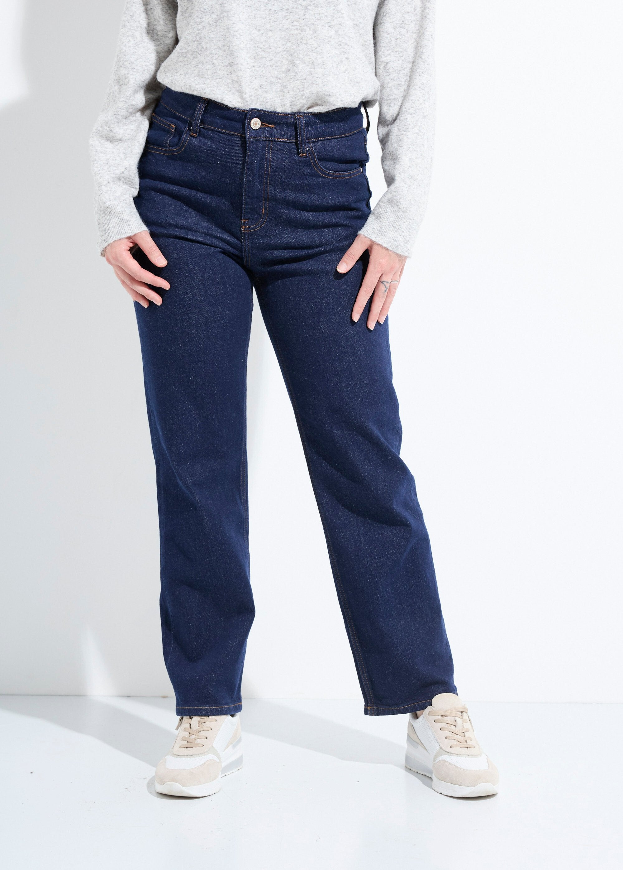 Calça_jeans_reta_de_5_bolsos,_especial_PETITE_Bleu_brut_FA1_slim