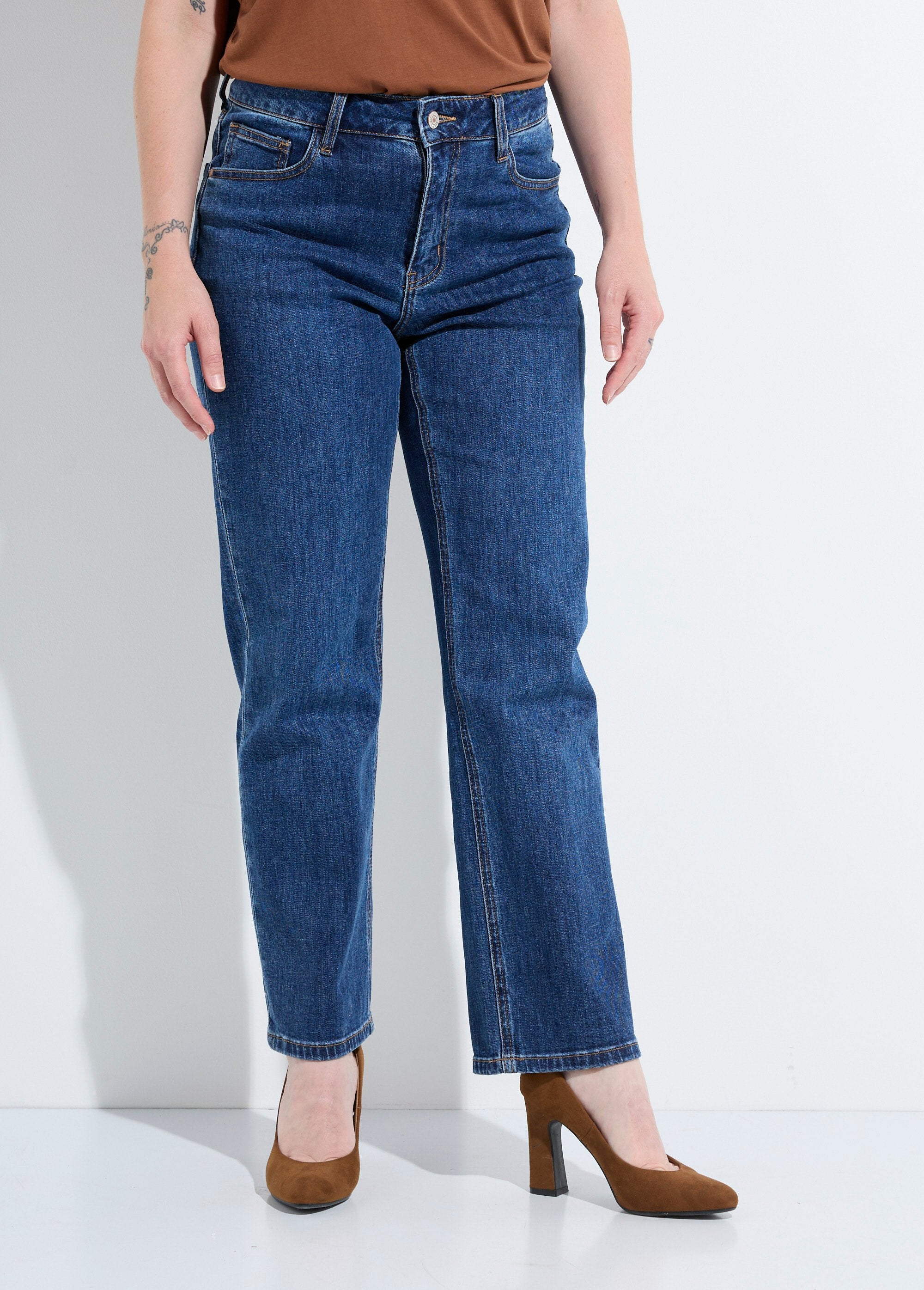 Calça_jeans_reta_de_5_bolsos,_especial_PETITE_Denim_fonce_FA1_slim