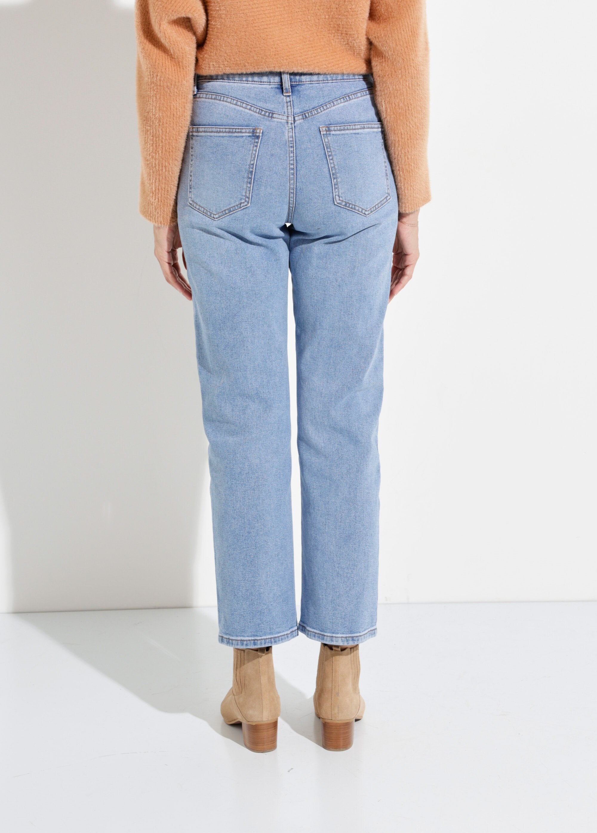 Calça_jeans_reta_de_5_bolsos,_especial_PETITE_Denim_moyen_DO1_slim