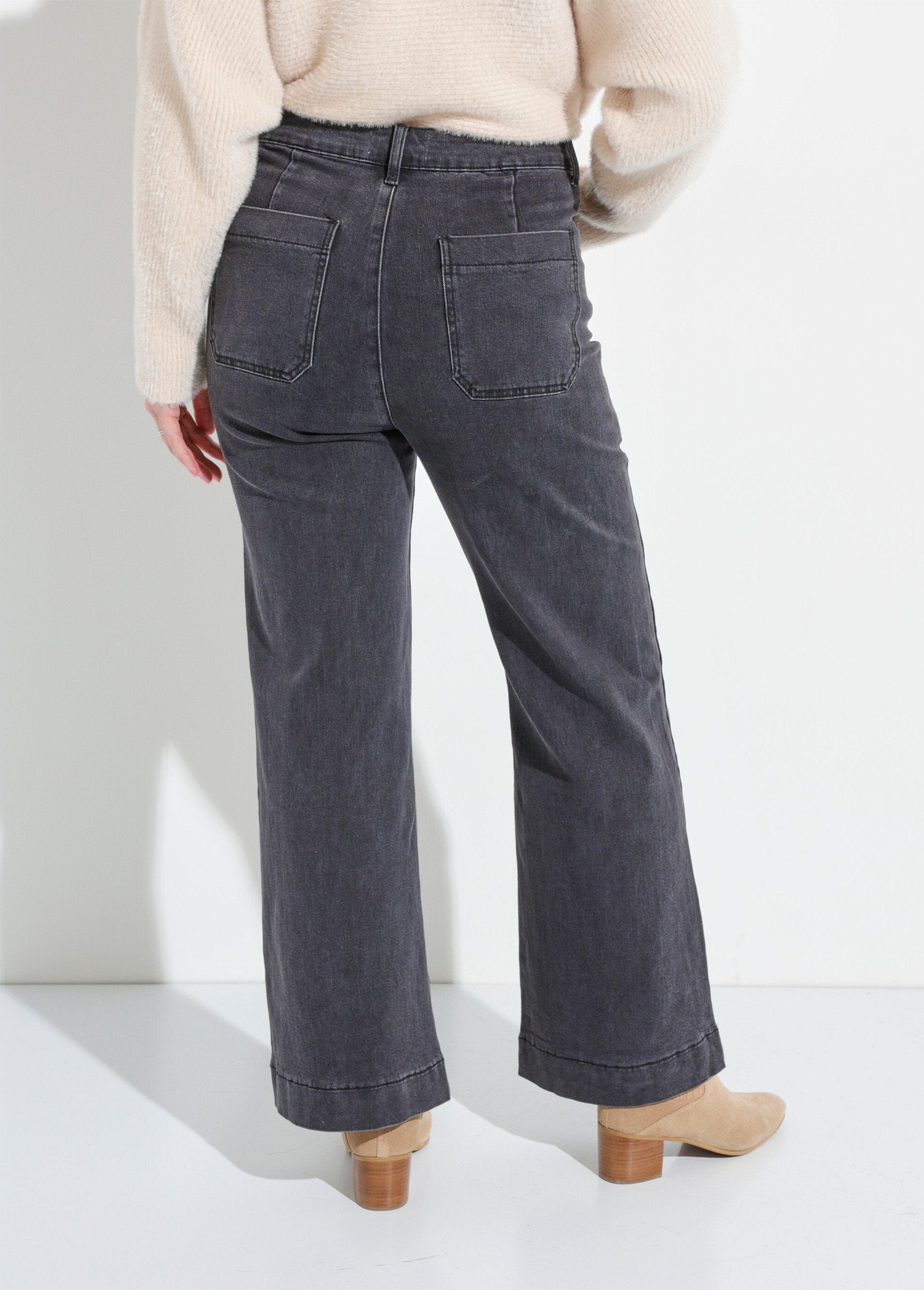 Calça_jeans_flare_com_bolsos,_especial_PETITE_Gris_anthracite_DO1_slim