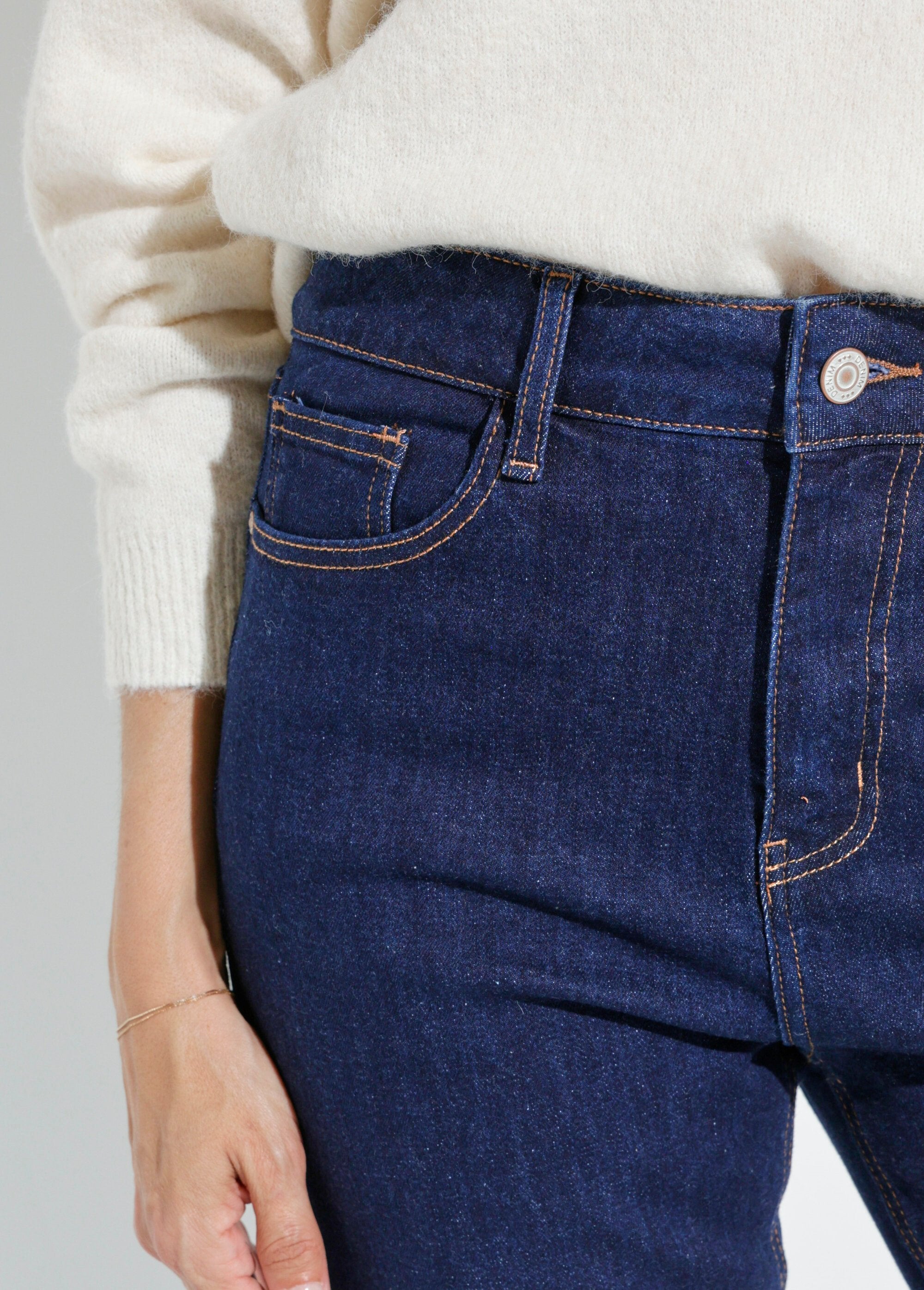 Calça_jeans_mom_jeans,_especial_PLUS_SIZE_Bleu_brut_DE1_slim