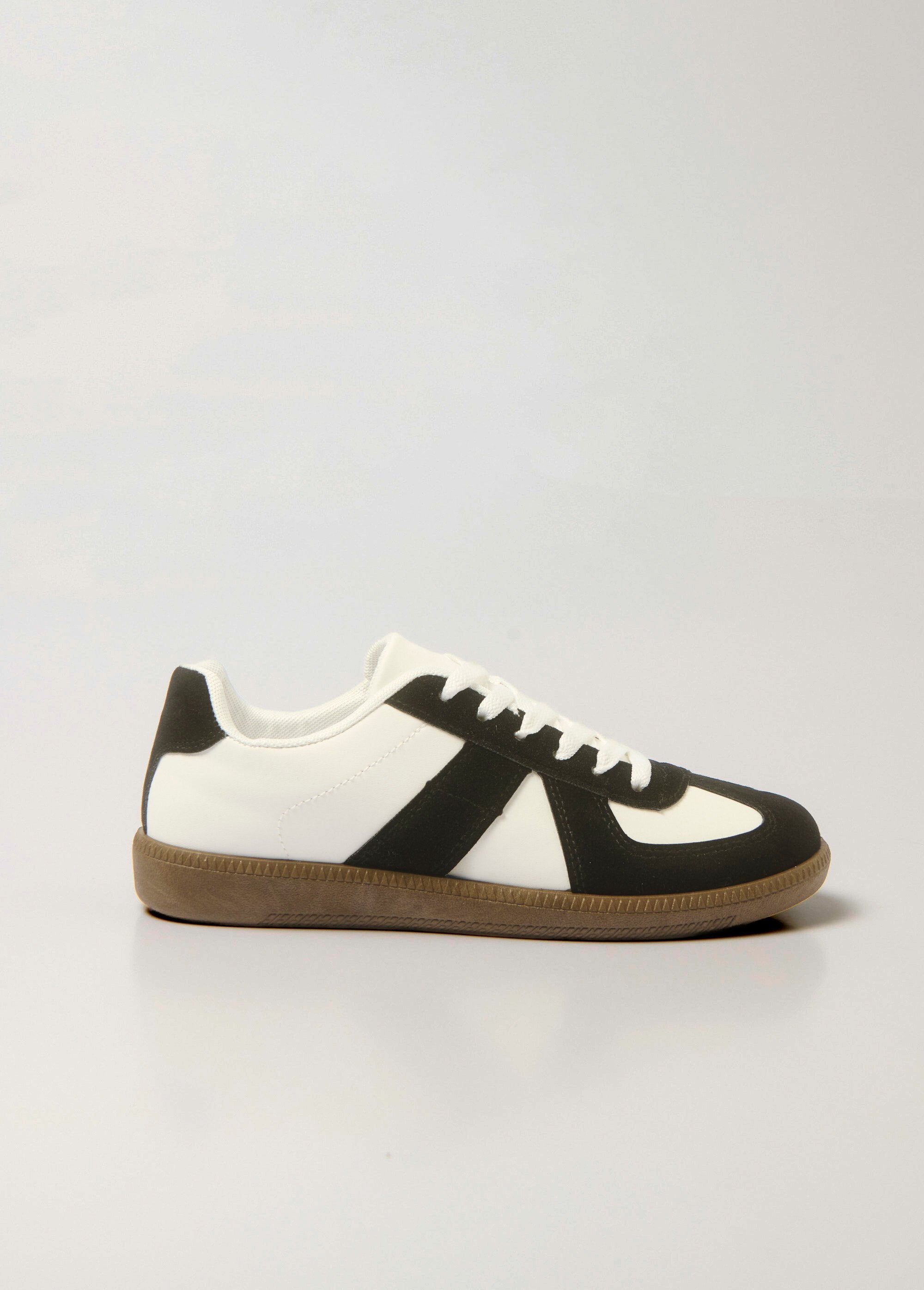 Tênis_bicolor_com_detalhes_em_efeito_camurça_Blanc_et_noir_DR1_slim