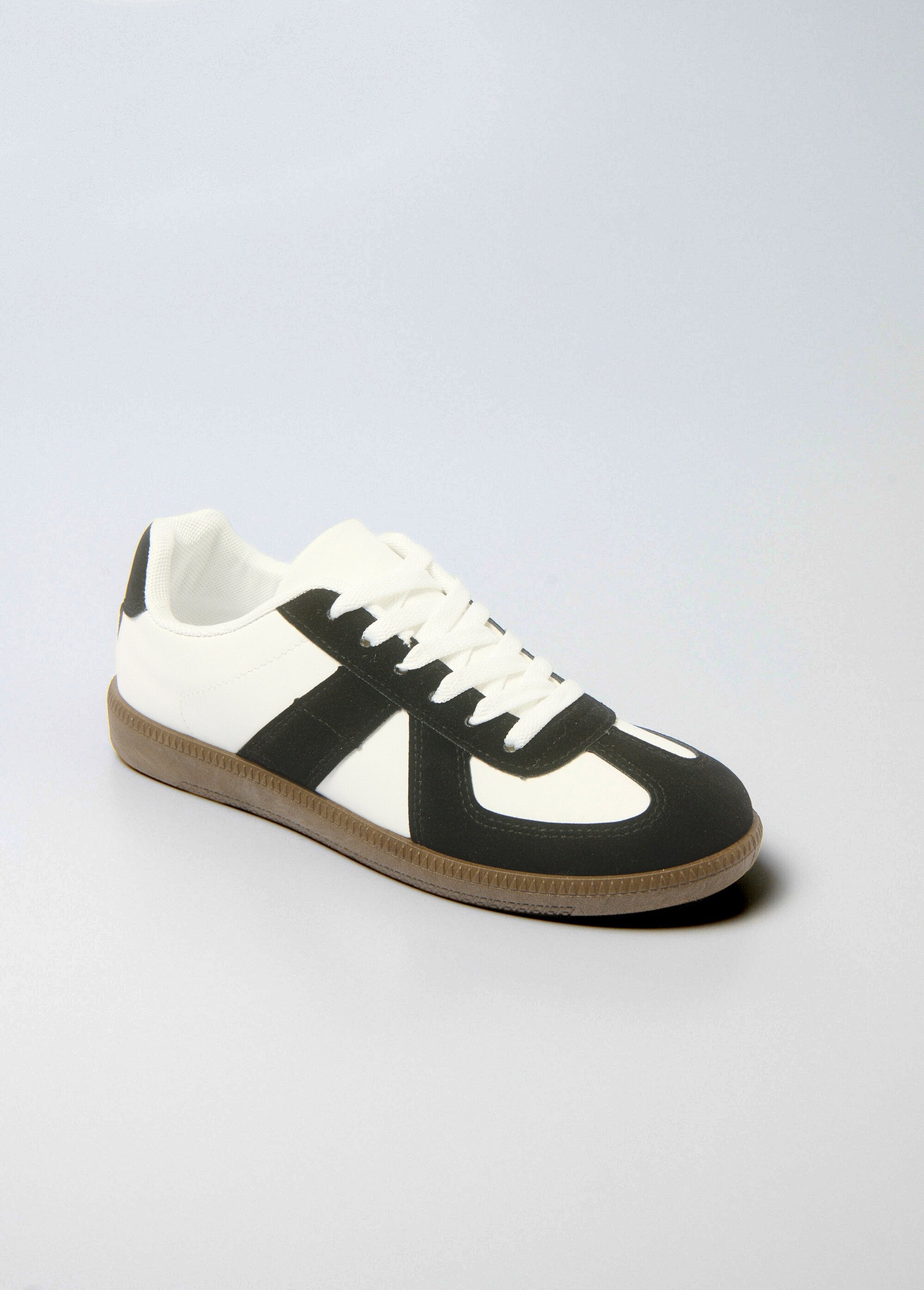 Tênis_bicolor_com_detalhes_em_efeito_camurça_Blanc_et_noir_FA1_slim