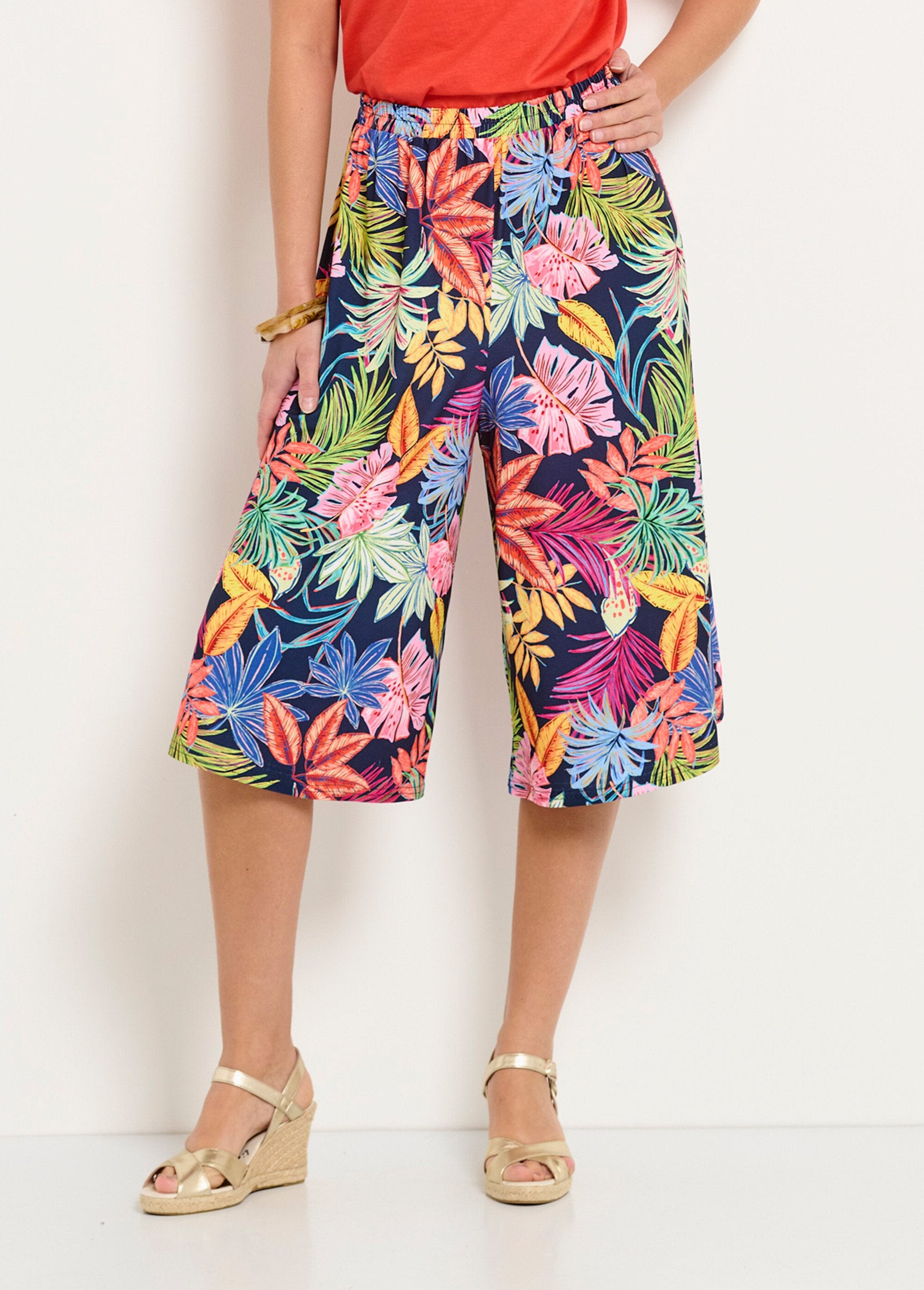 Calça_pantalona_com_cós_elástico_e_estampa_de_folhas_Marine_et_rose_FA1_slim