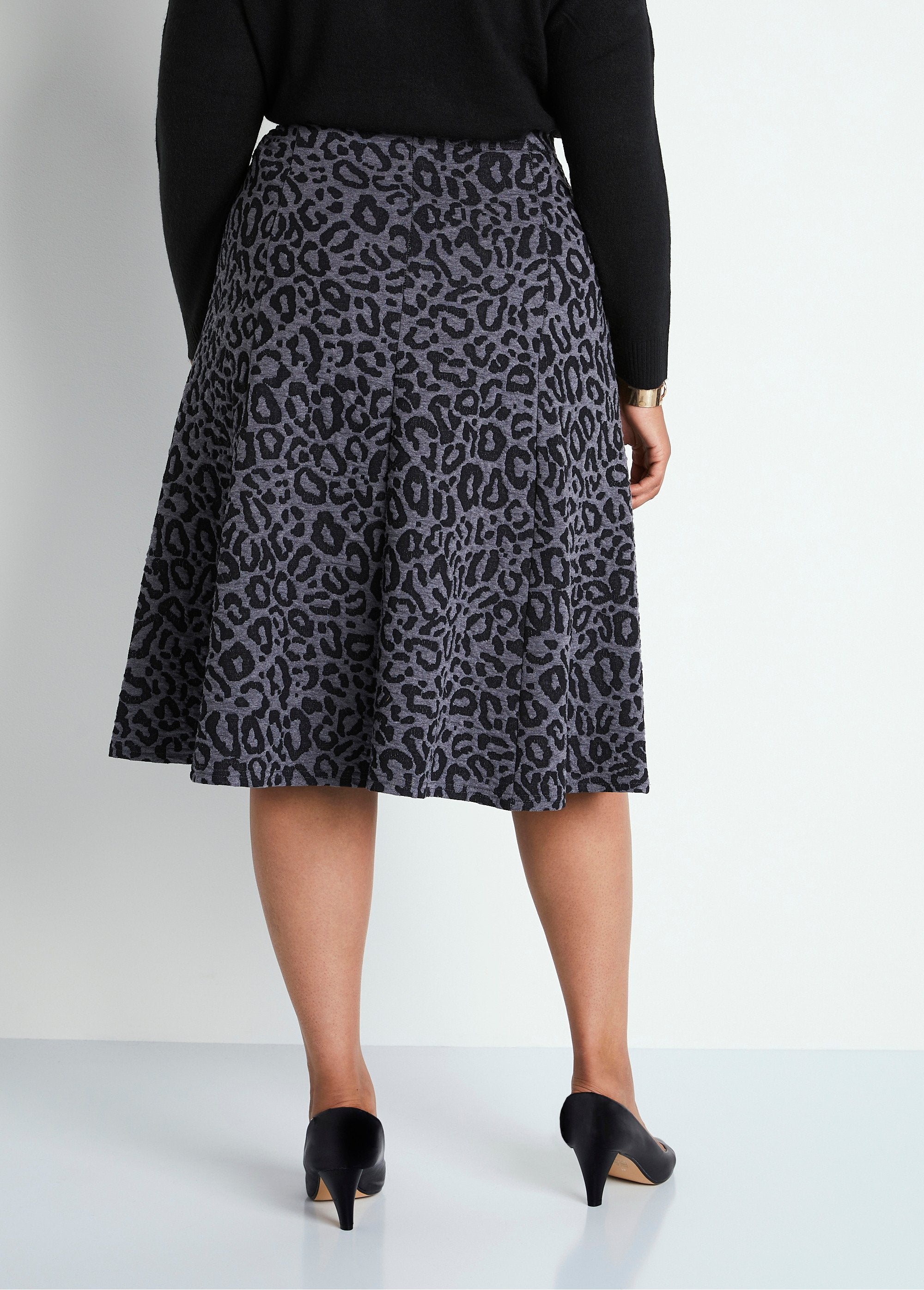 Saia_longa_em_malha_jacquard_Cinza_leopardo_DO1_curvy