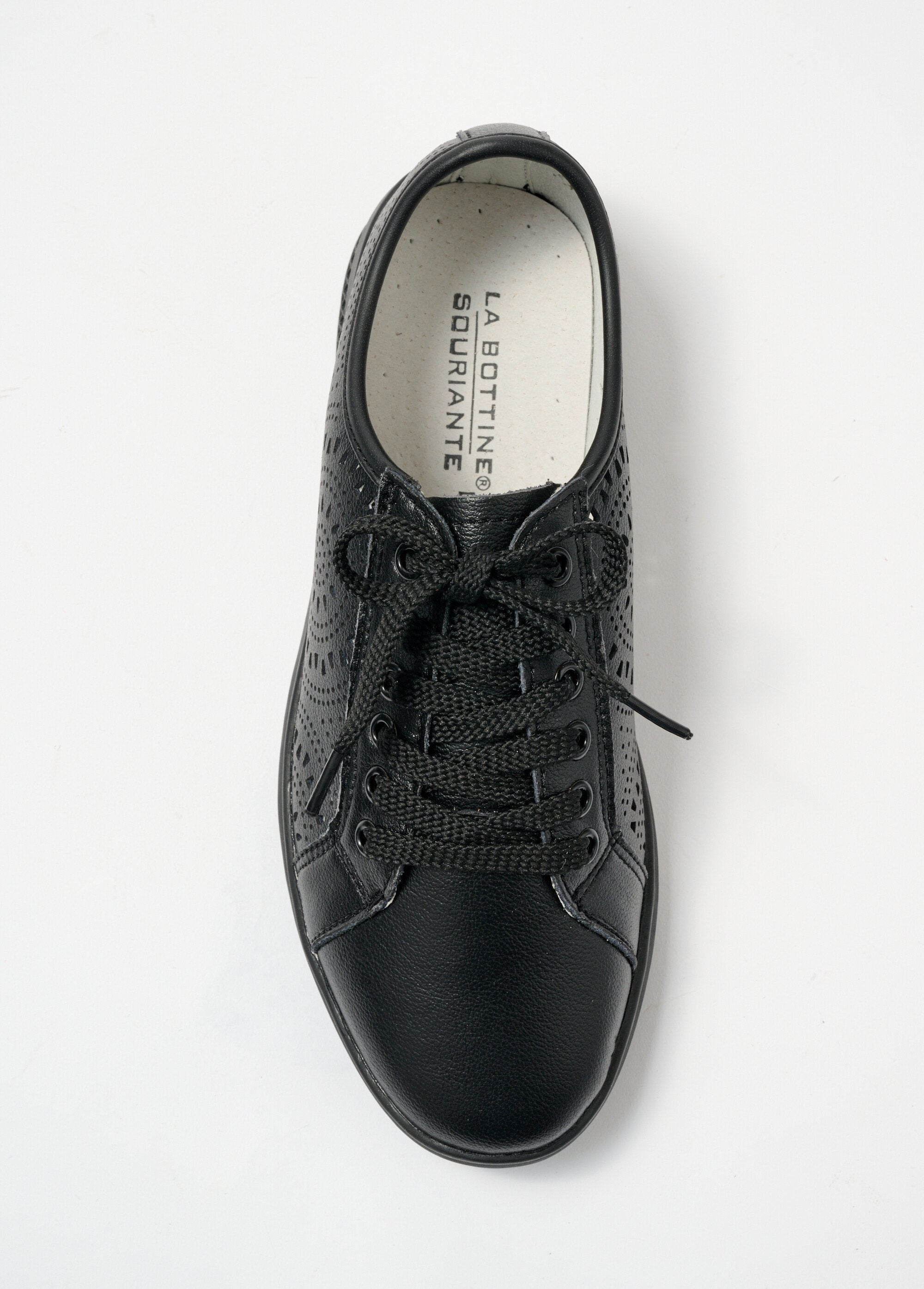 Tênis_com_detalhes_perfurados_Noir_OV1_slim