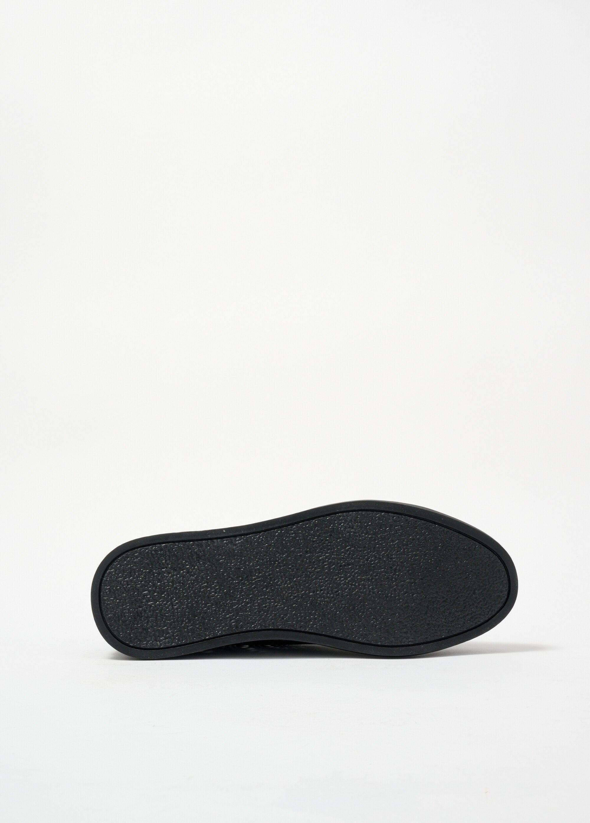 Tênis_com_detalhes_perfurados_Noir_UN1_slim