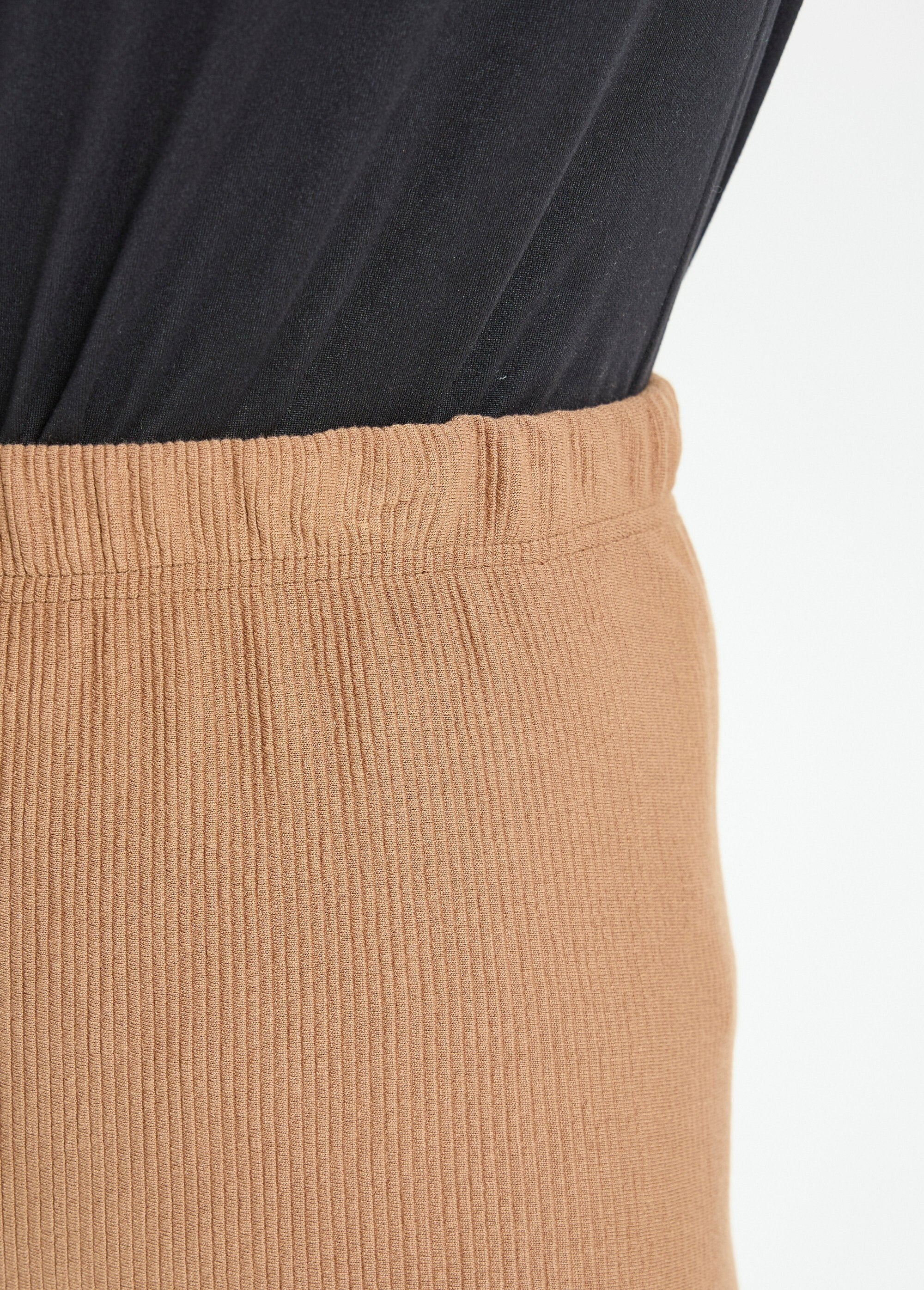 Leggings_caneladas_com_cós_elástico_Camel_DE1_slim