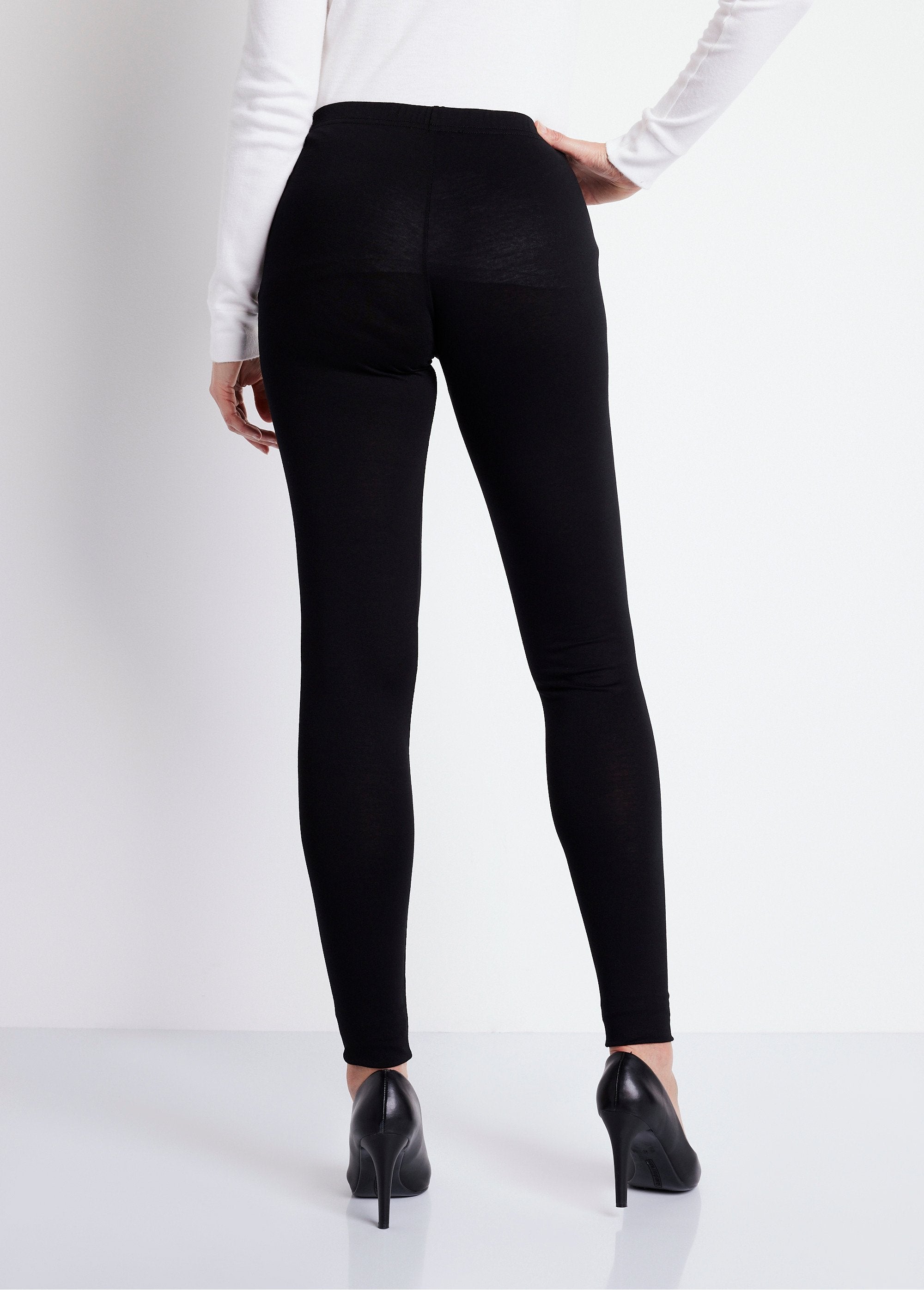 Legging_longa_lisa_com_cós_elástico_PRETO_DO1_slim