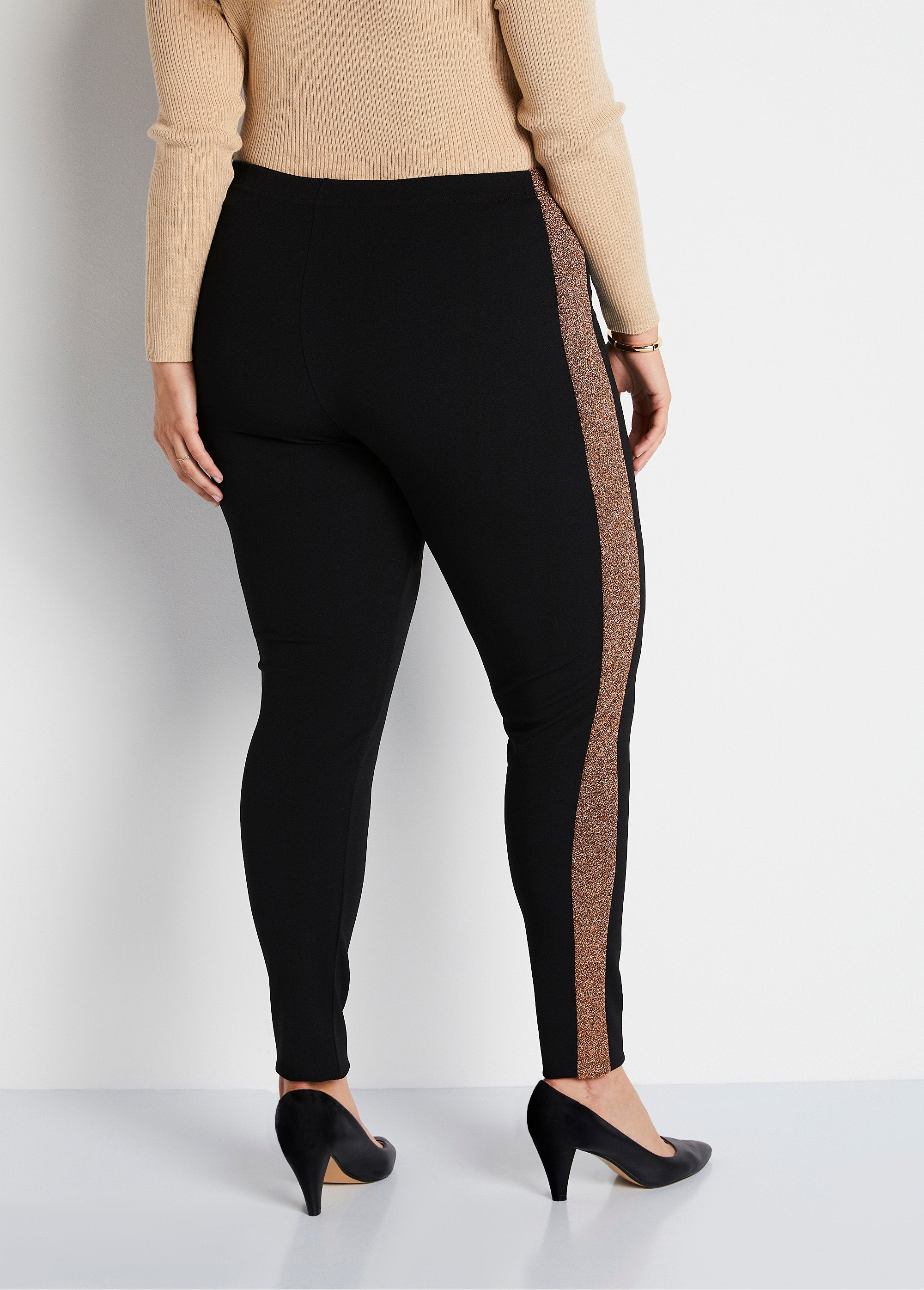 Leggings_com_cintura_elástica_e_laterais_brilhantes_PRETO_DO1_curvy