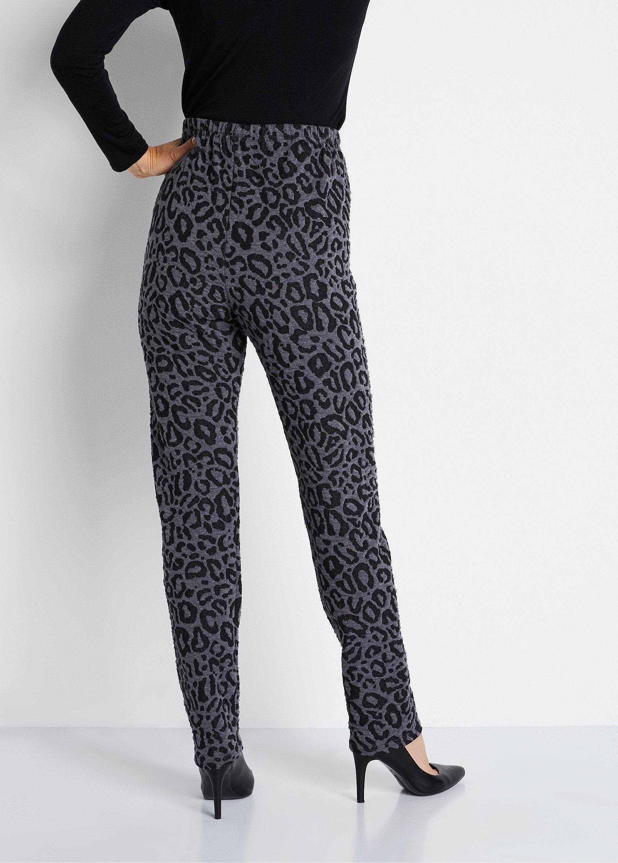 Legging_em_malha_jacquard_com_elástico_na_cintura_Cinza_leopardo_DO1_slim