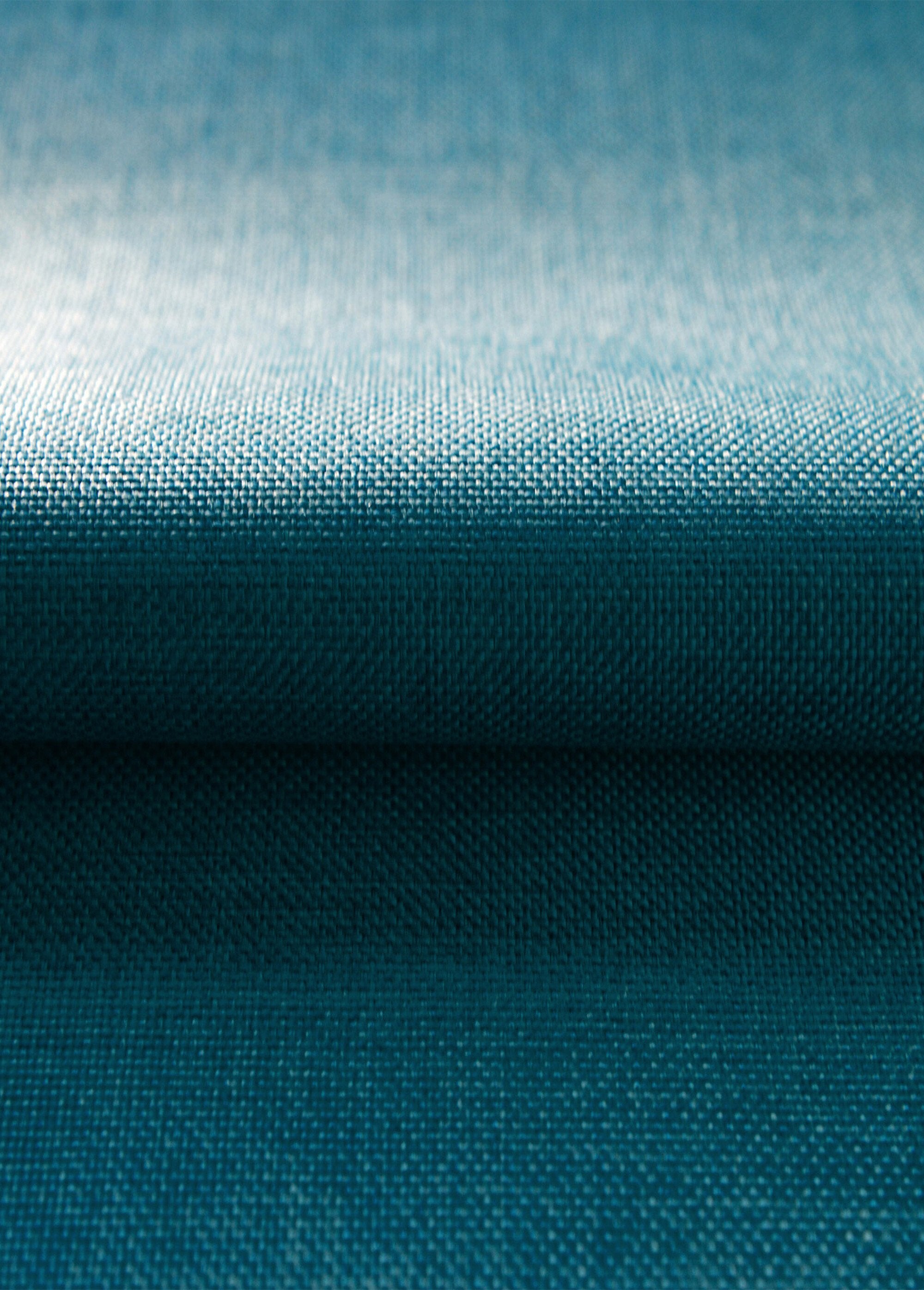 Cortina_de_ilhós,_blackout_e_isolante_Bleu_paon_DE1_slim