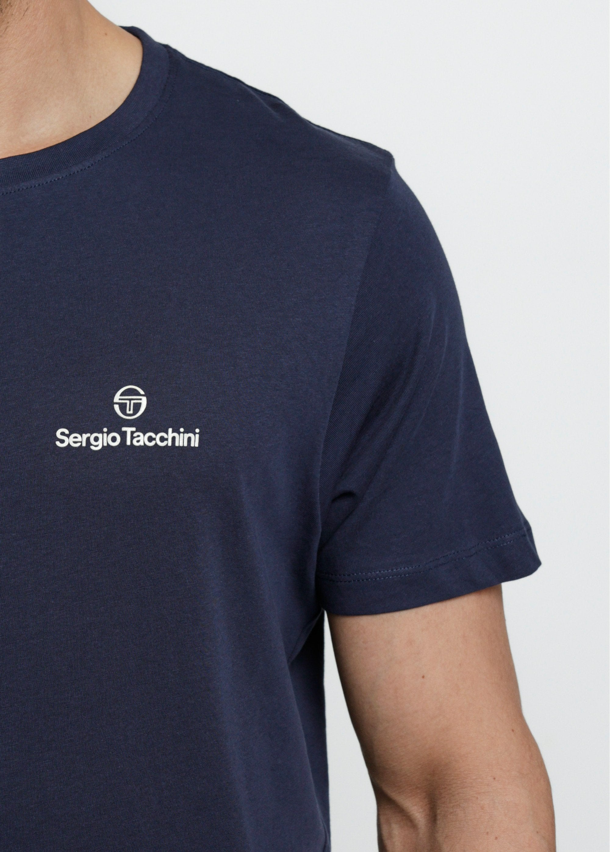 Camiseta_escura_de_manga_curta_e_gola_redonda_Marine_DE1_slim