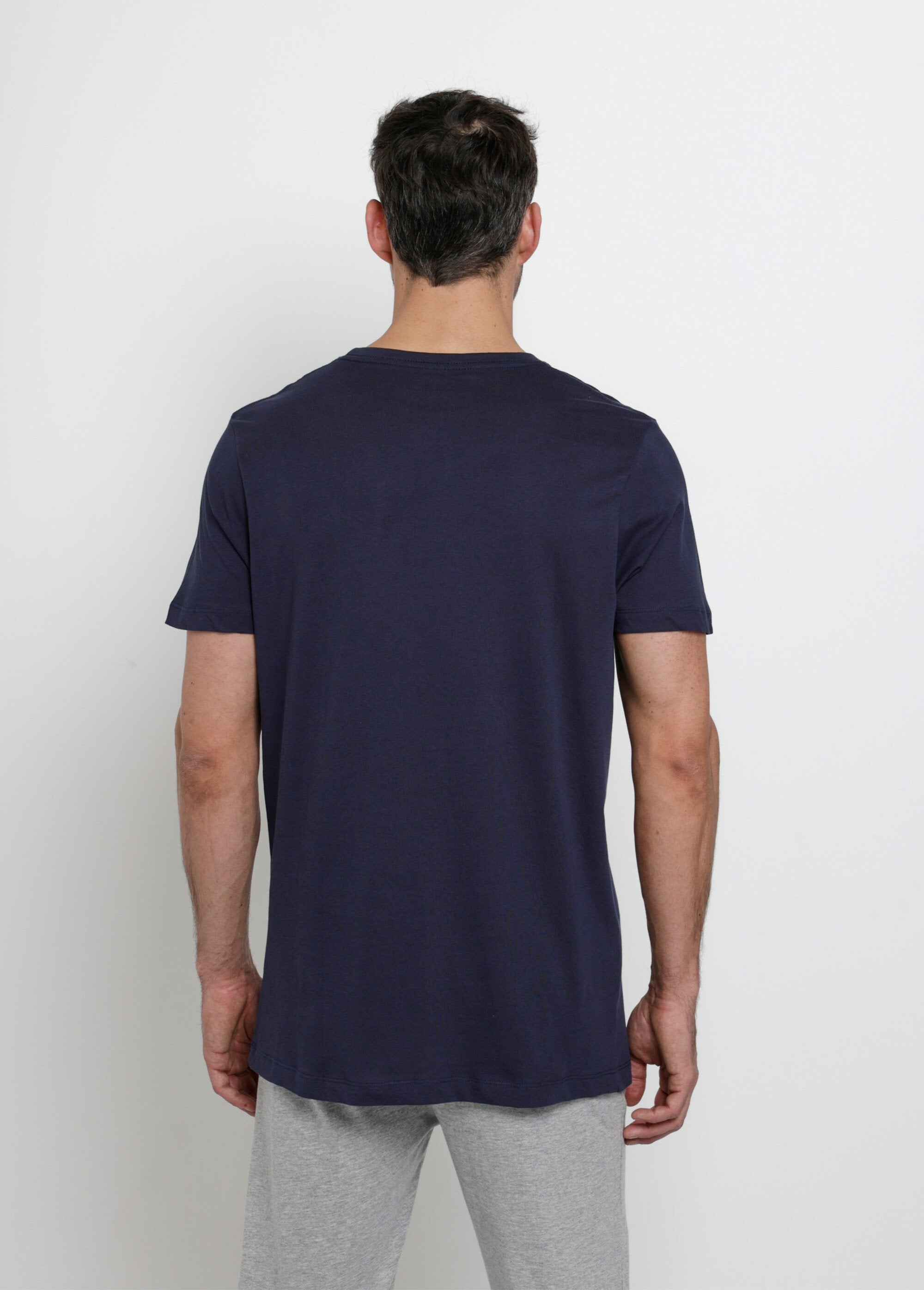 Camiseta_escura_de_manga_curta_e_gola_redonda_Marine_DO1_slim